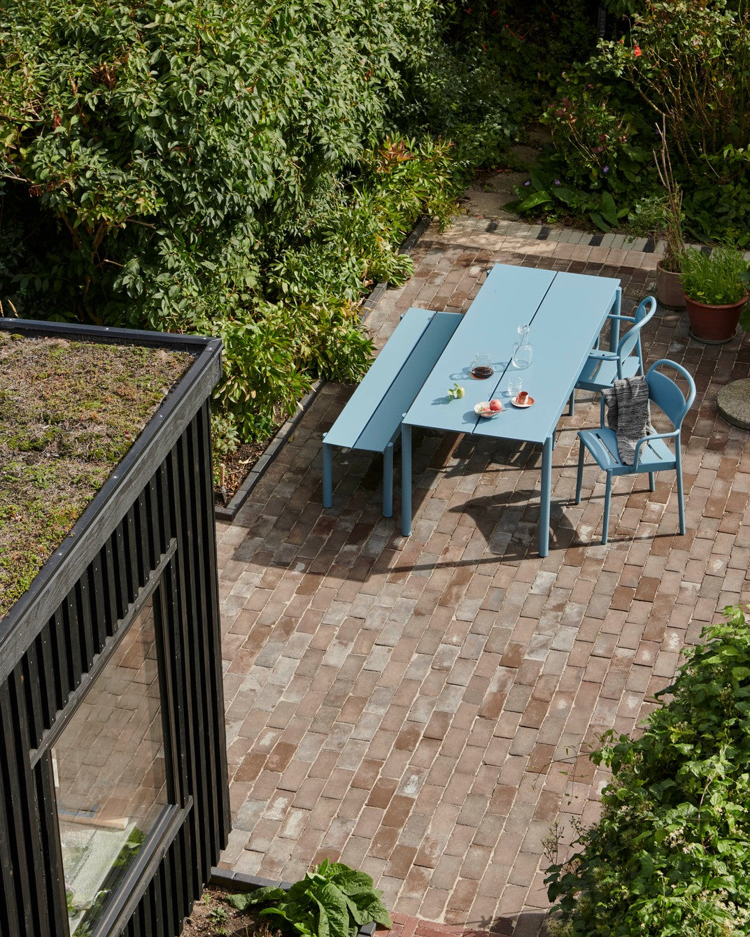 LINEAR Outdoor Table Blue Steel