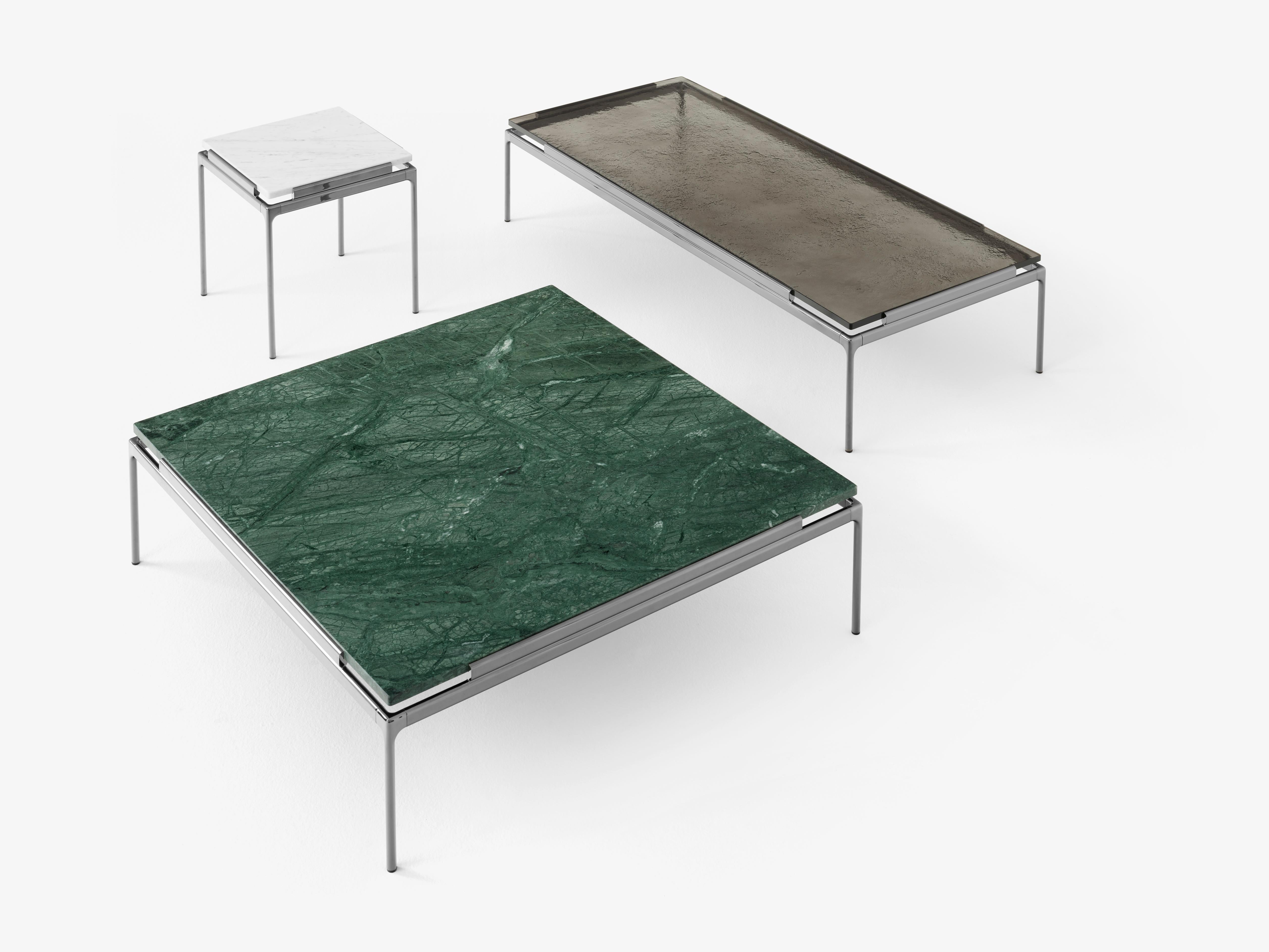 Quadratischer Couchtisch SETT LN13 mit rauchigem Glas und verchromtem Gestell