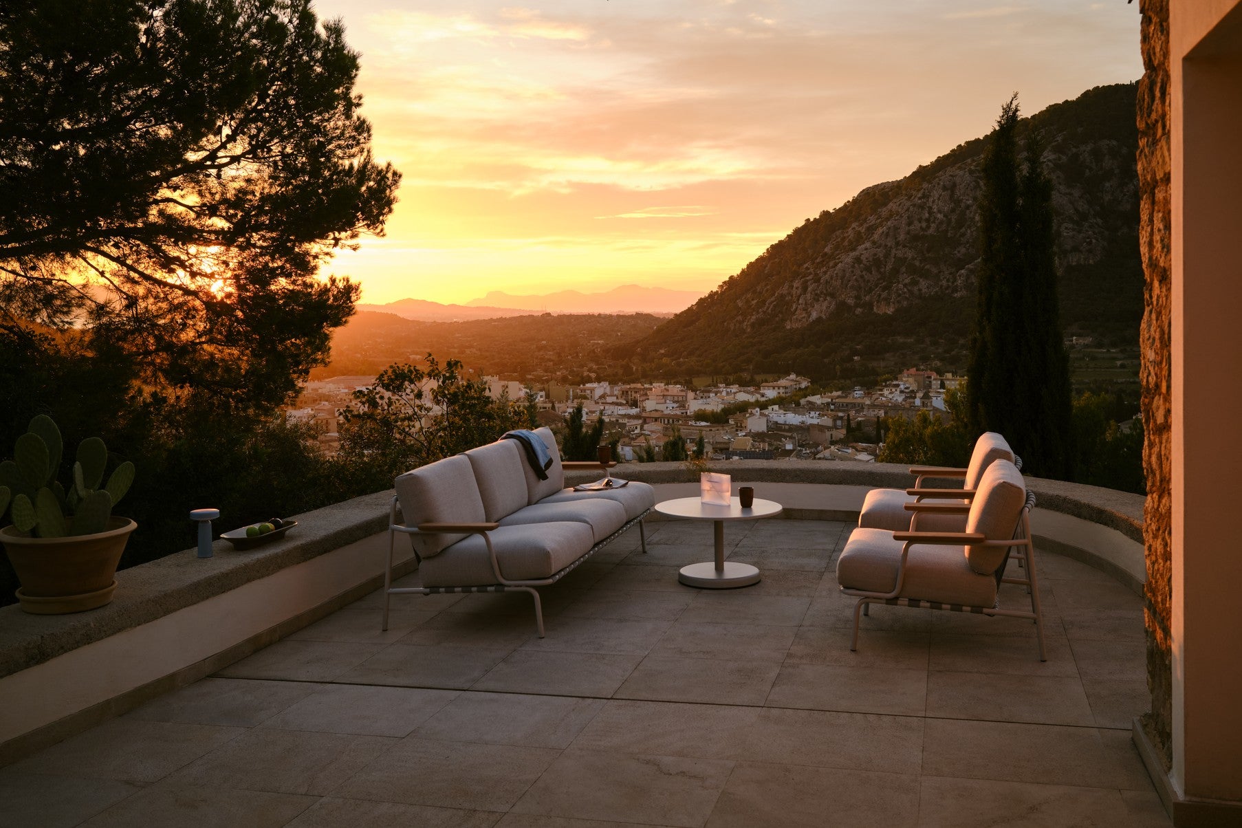 Outdoor coffee table LINEAR taupe steel