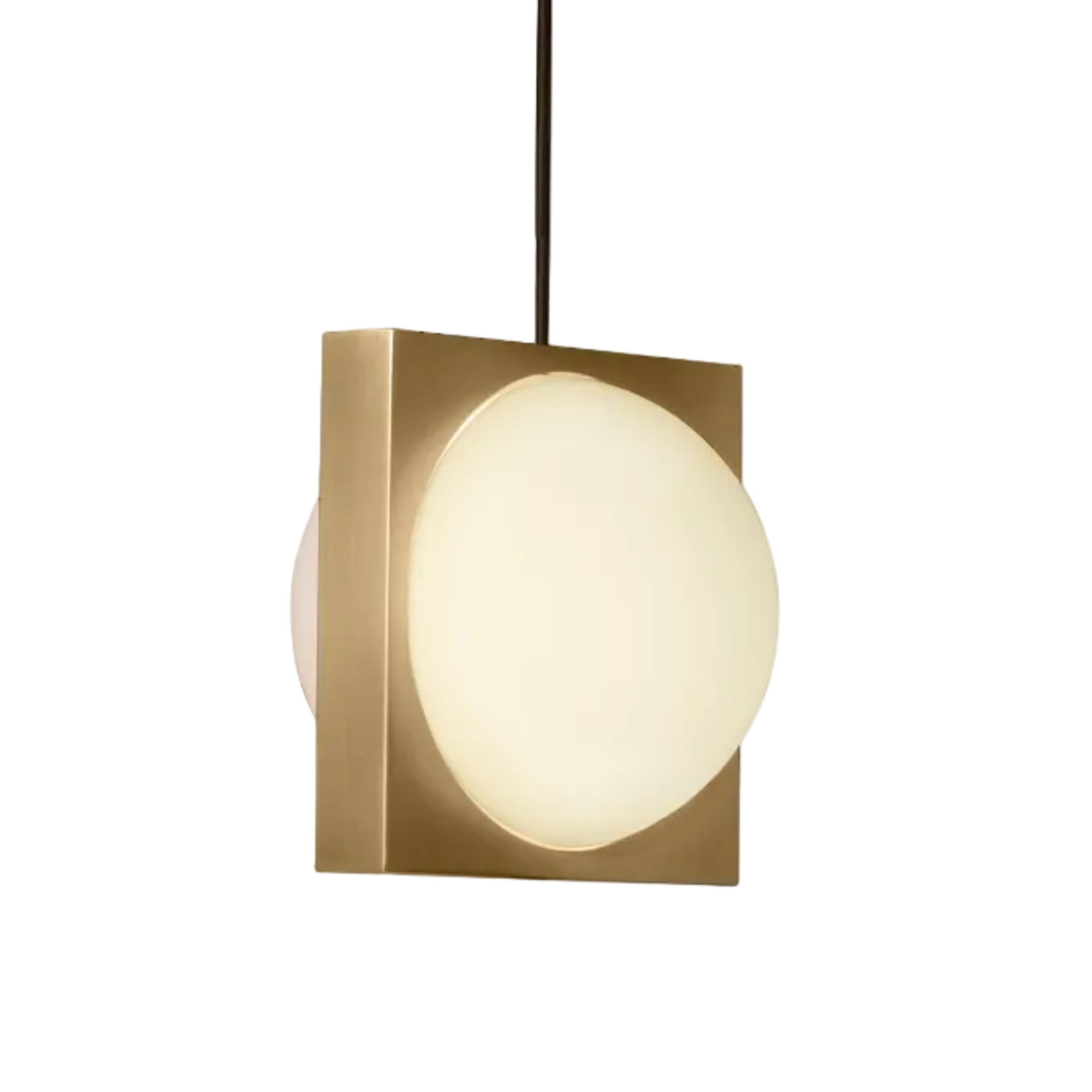 Pendelleuchte SOLSTICE mit opalem Schirm und Messingdetails