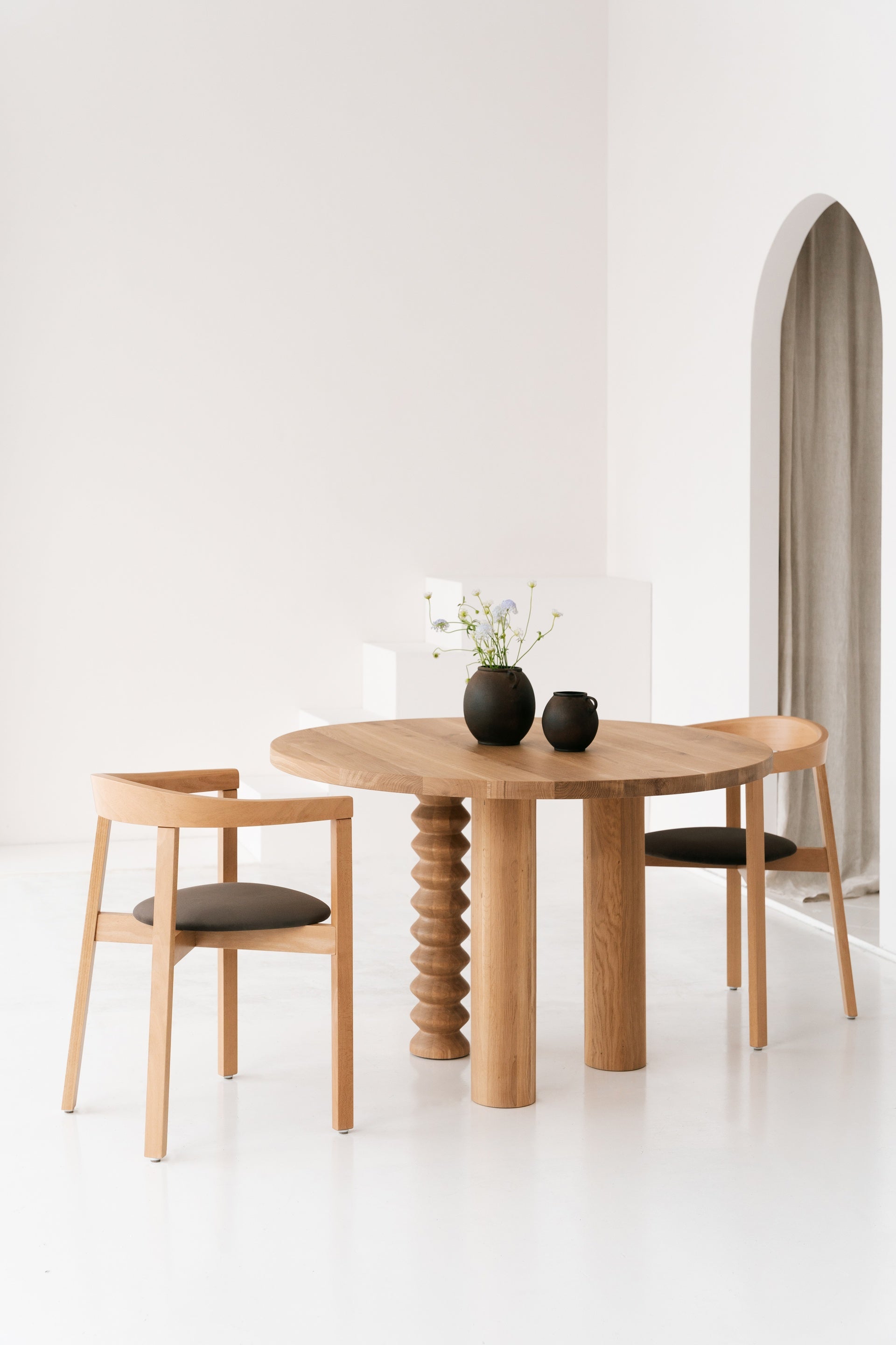 Round Table SOL Oak Wood