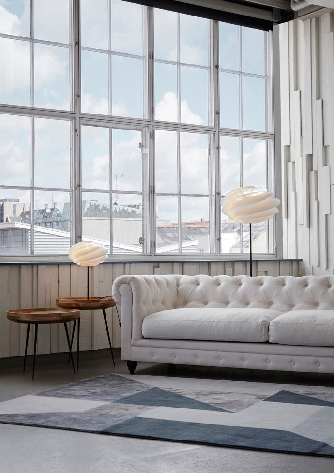 Tischlampe MODELL 331 SWIRL weiß mit schwarzem Fuß