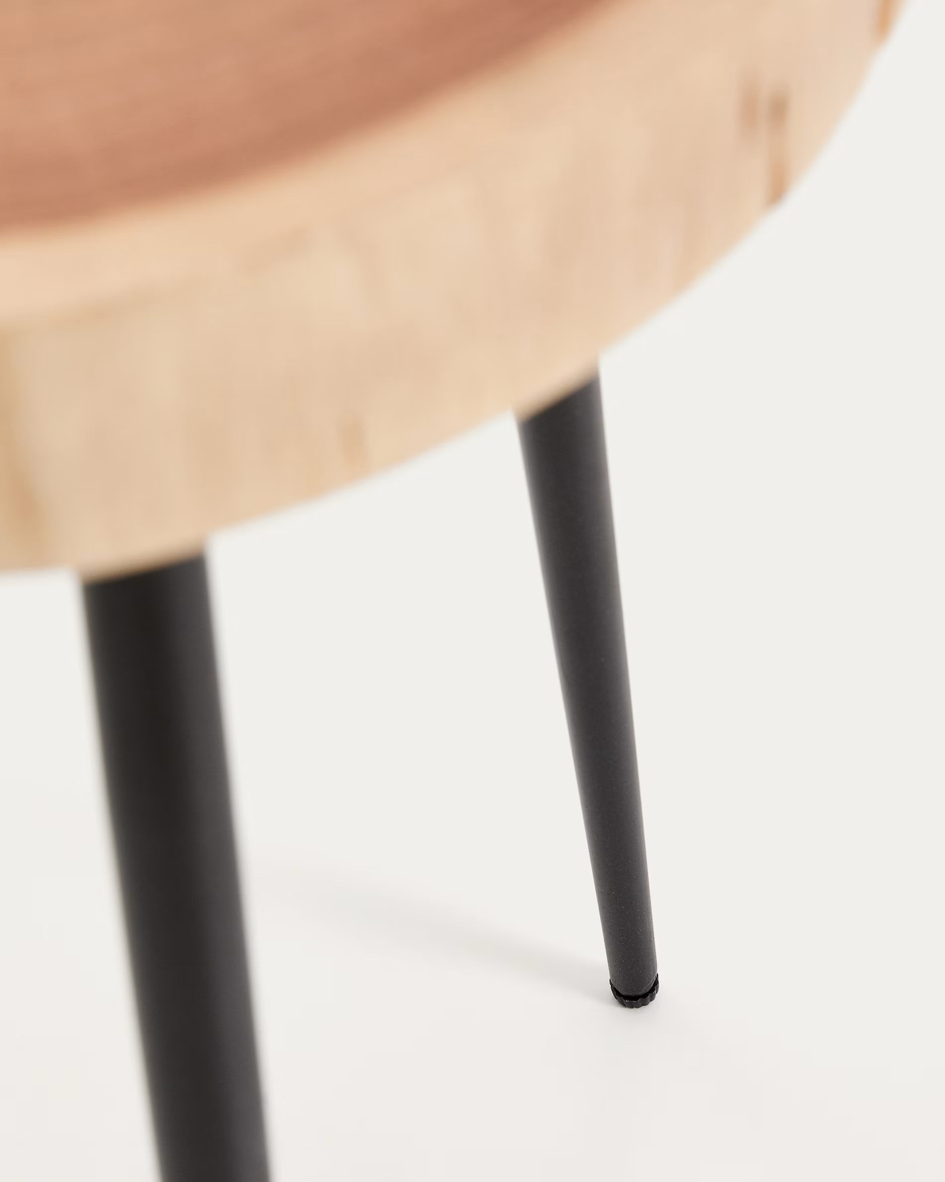 TANIVE side table made of light acacia wood with a black base