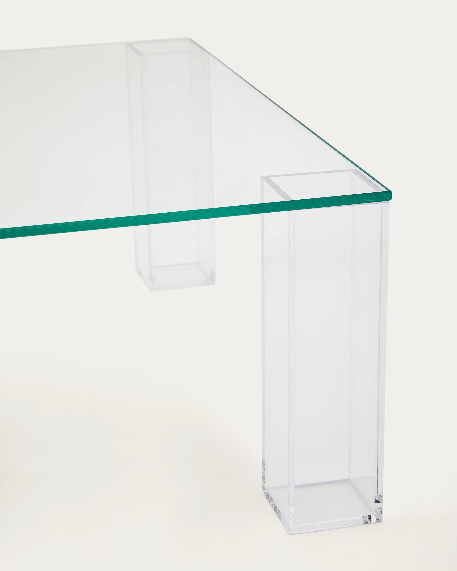 Quadratischer Couchtisch ADULARIA aus transparentem gehärtetem Glas