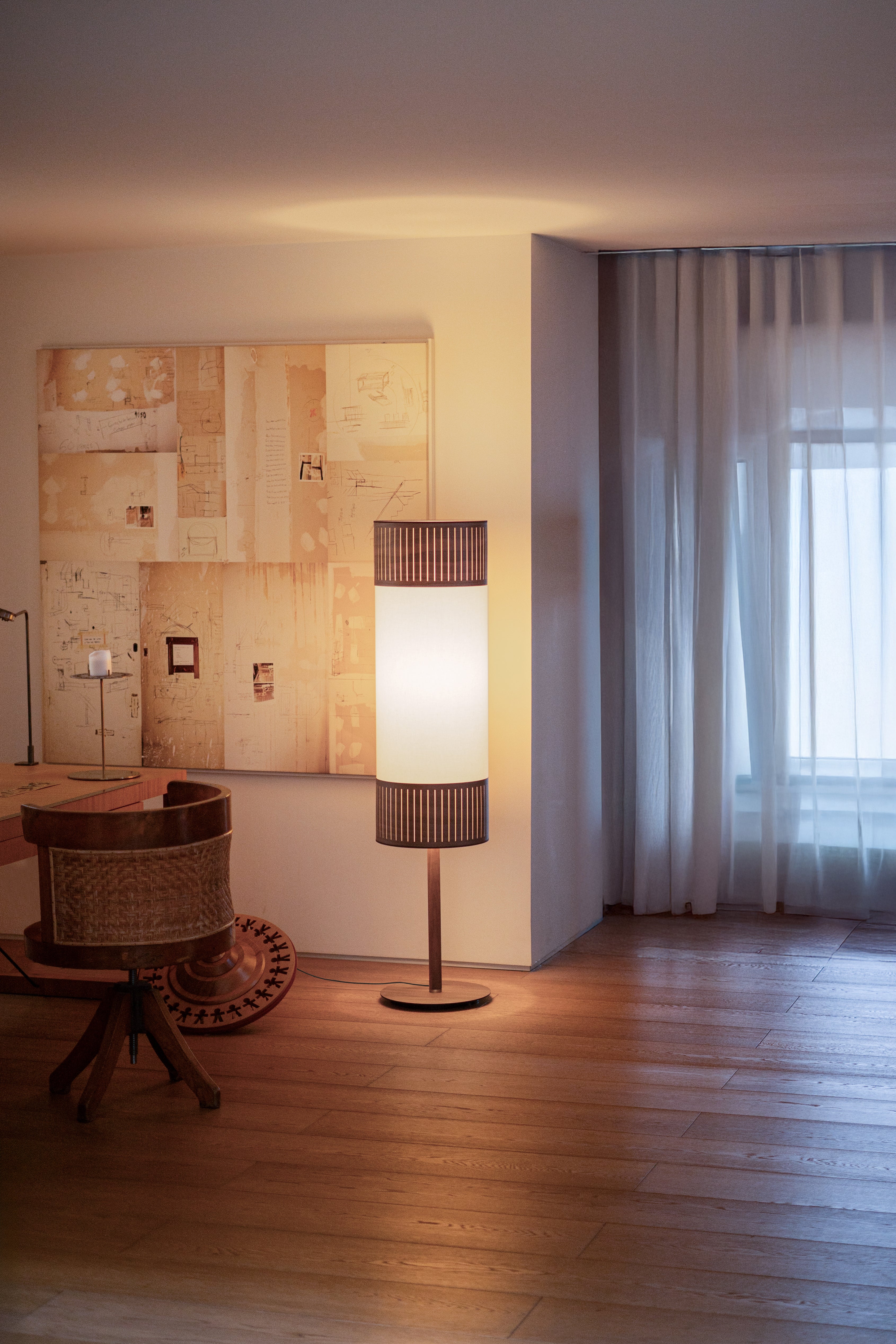 TAMIZ Floor Lamp in White with Walnut Wood