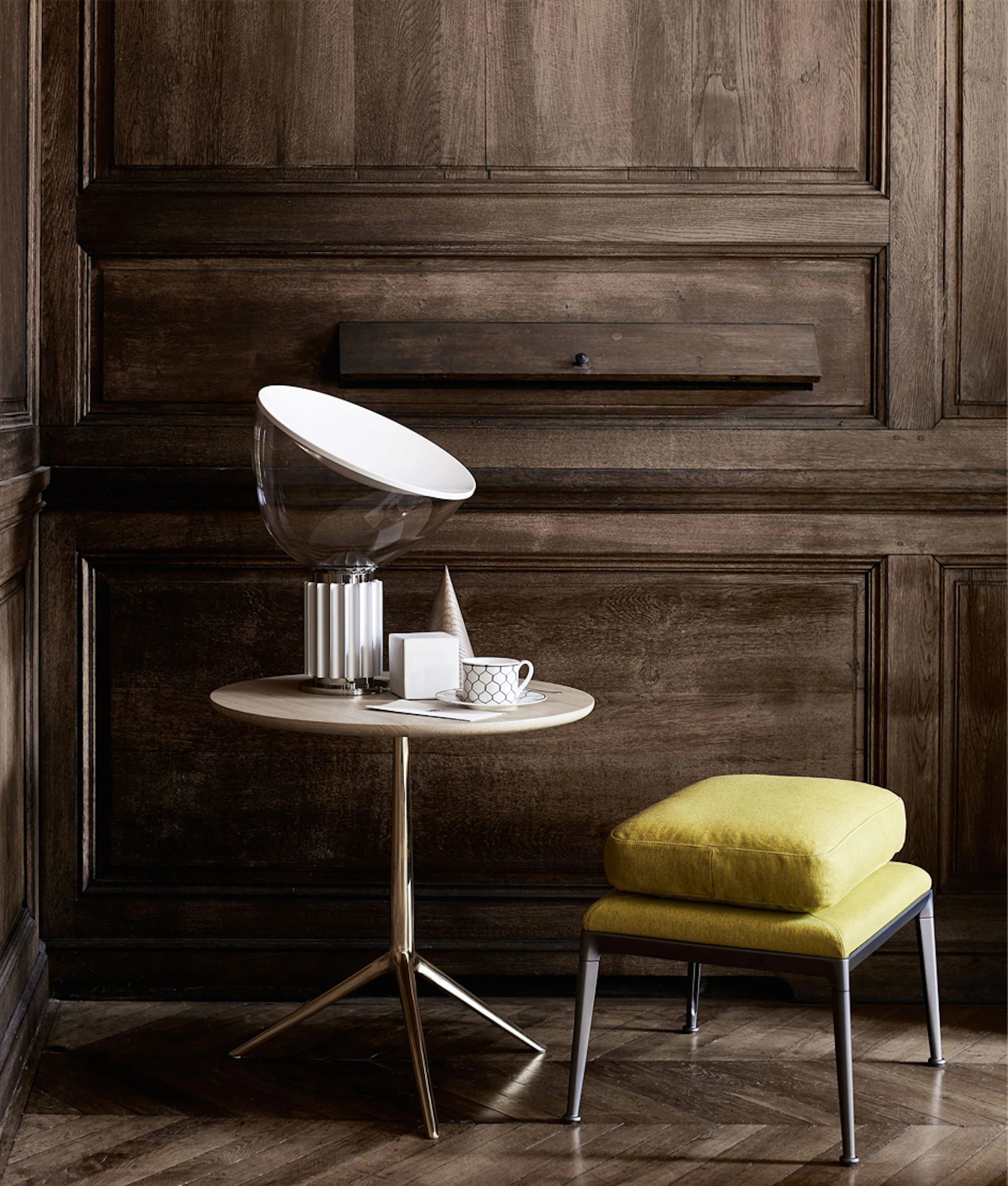 TACCIA White Table Lamp