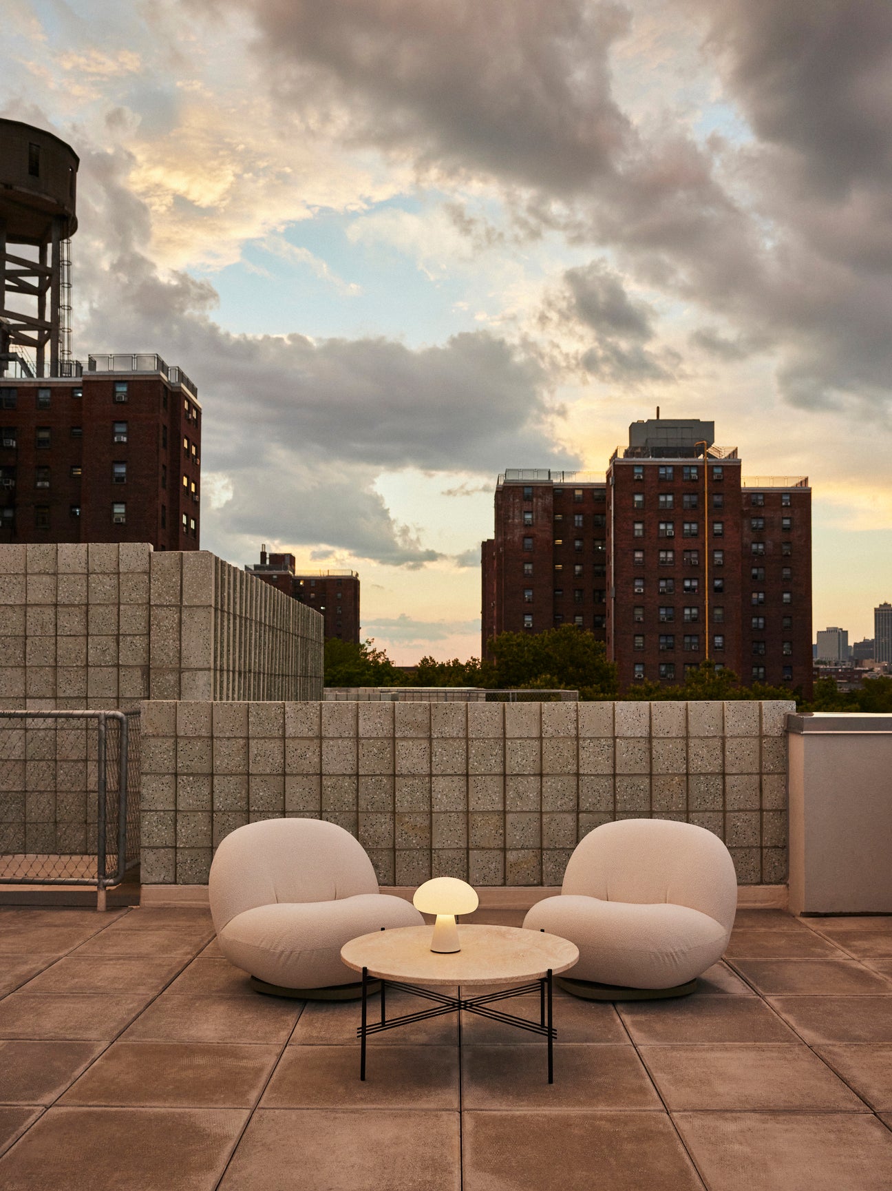 Außenstuhl PACHA gepolstert mit goldenem Fuß