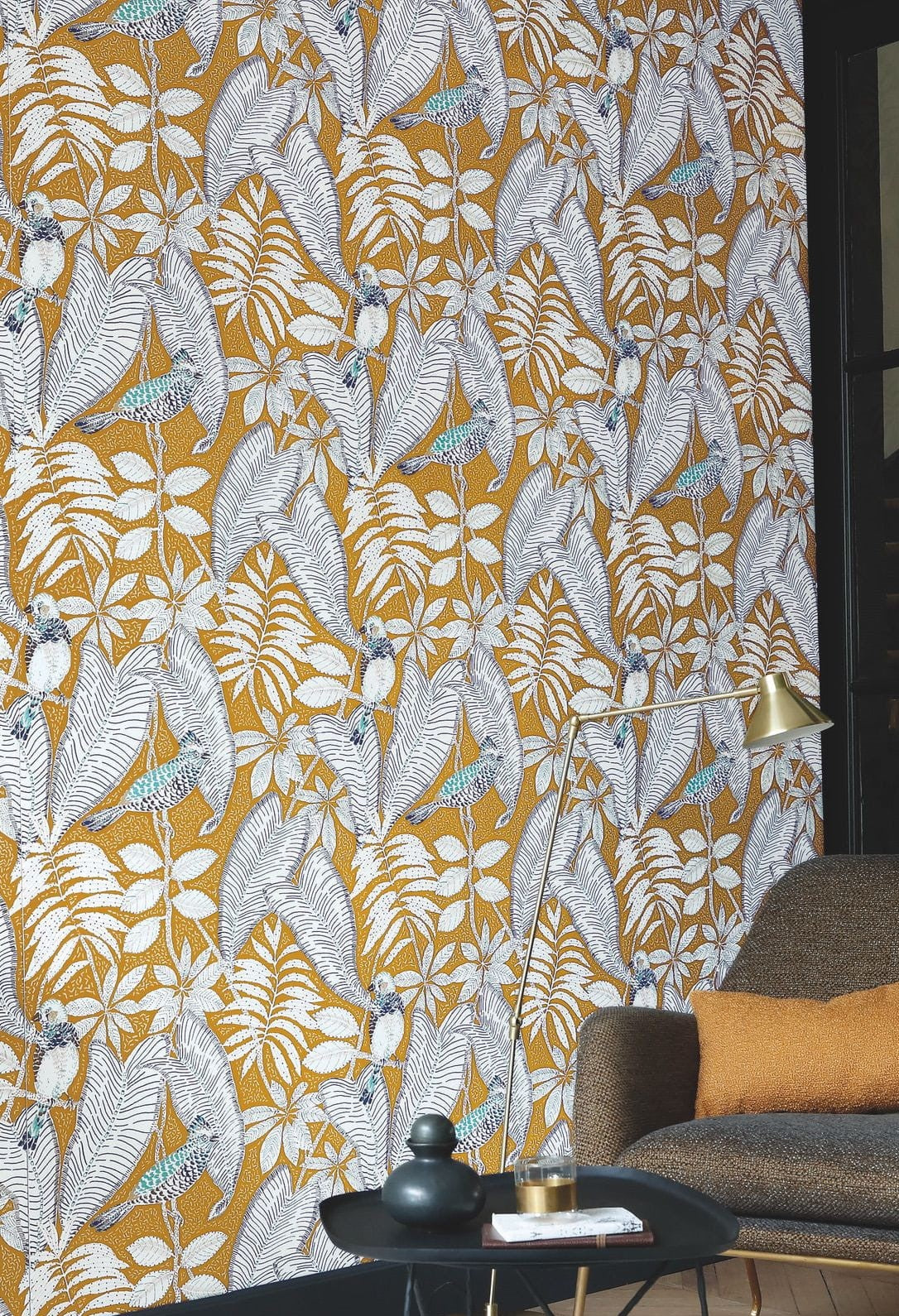 Structural wallpaper with a palm leaf plant motif SIBIA - AMANDE flickering green with white