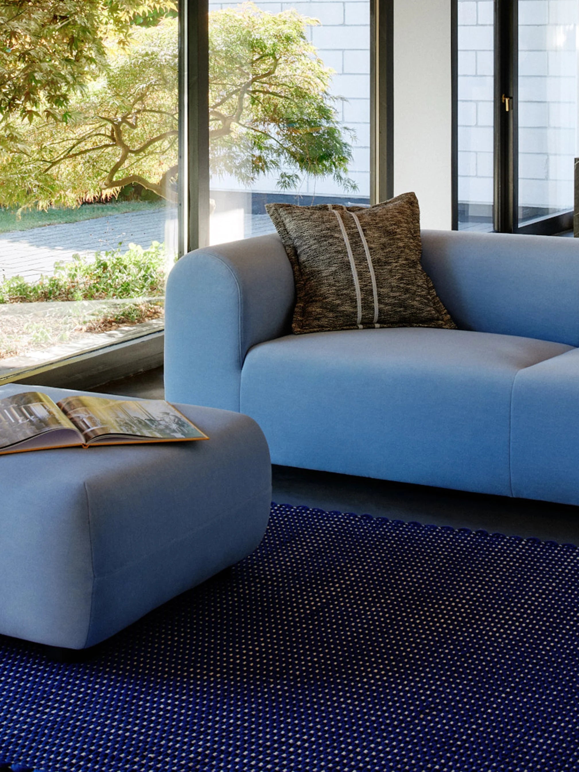 TRACK cushion black with white