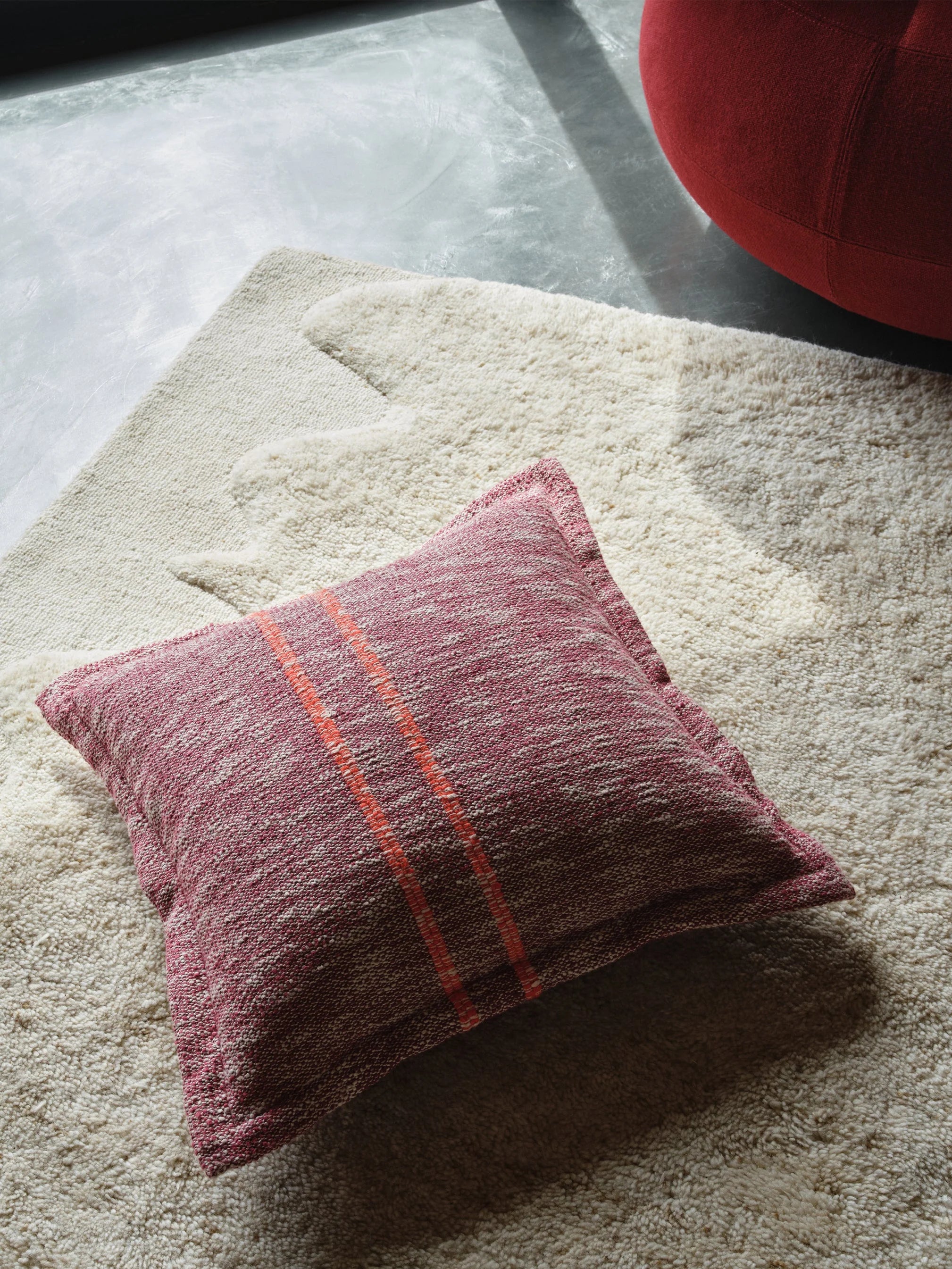 Kissen TRACK burgunderrot mit Orange