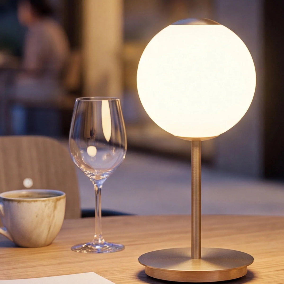 Tragbare Lampe AUDREY MOVE in Weiß mit goldener Einlage