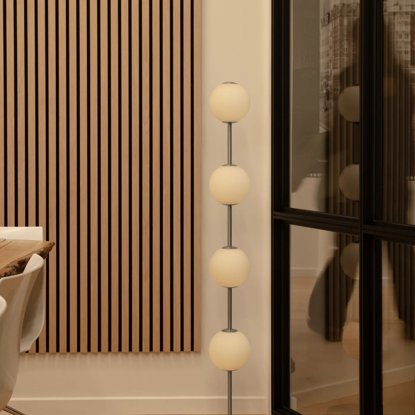 Stehlampe AUDREY weiß mit silbernem Einsatz