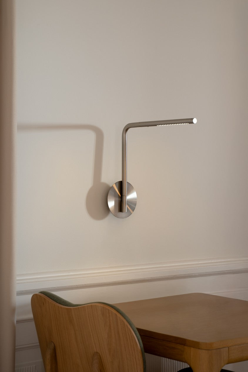 Lampa ścienna regulowana OMNI PIVOT srebrny, marka Umage