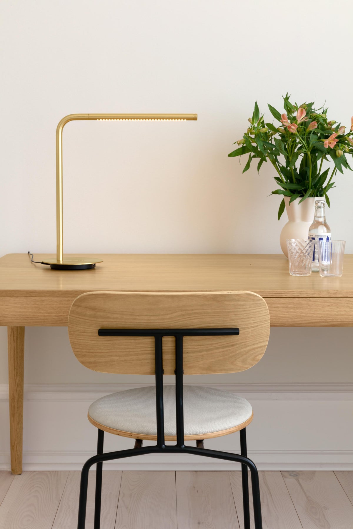 Goldene OMNI Tischlampe