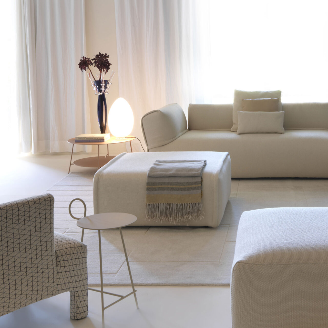 UOVO Table Lamp White Blown Glass