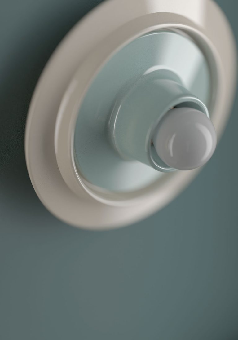 VOILÀ Wandleuchte aus creme-blauer Keramik 