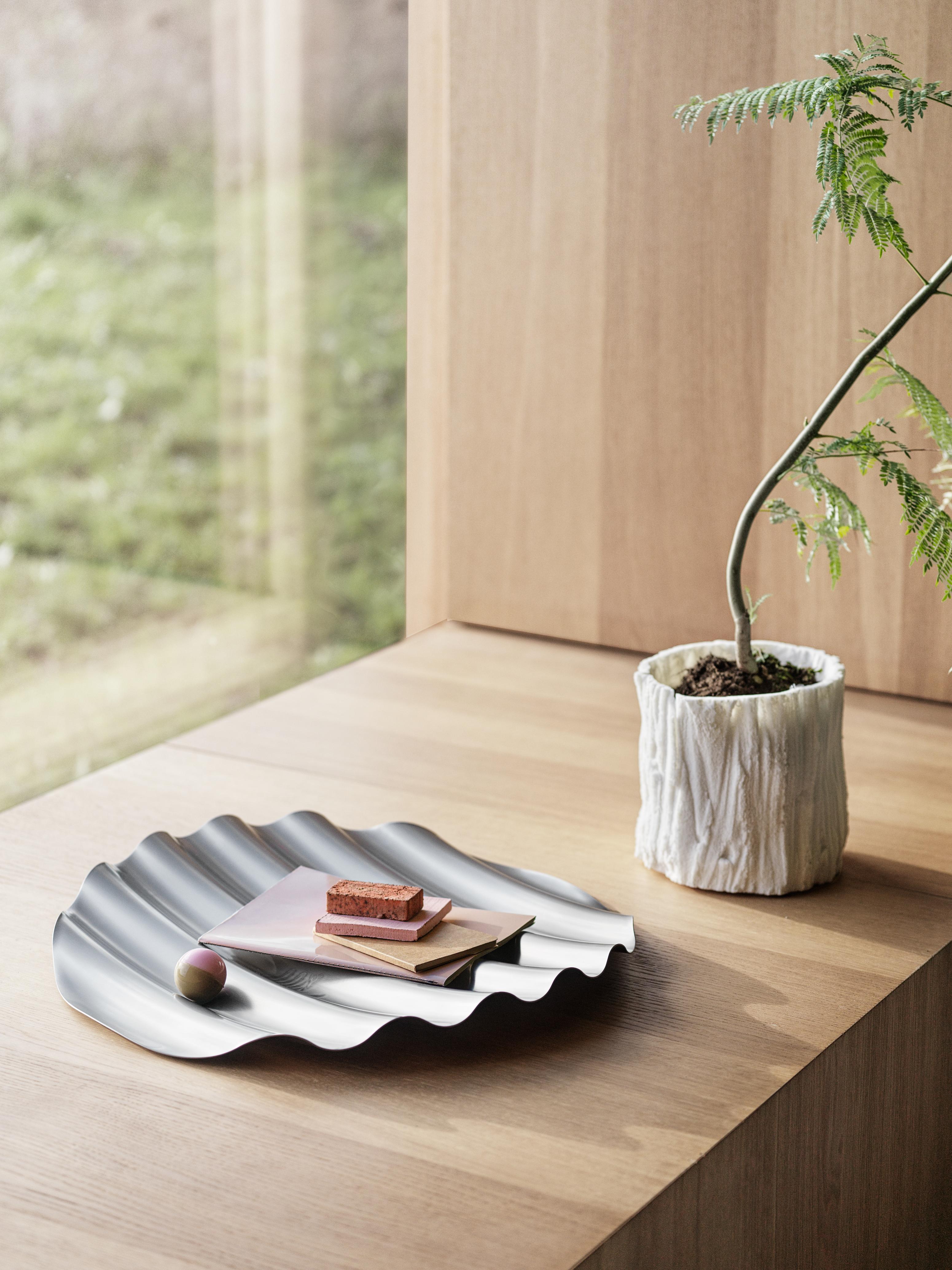 WAVE stool