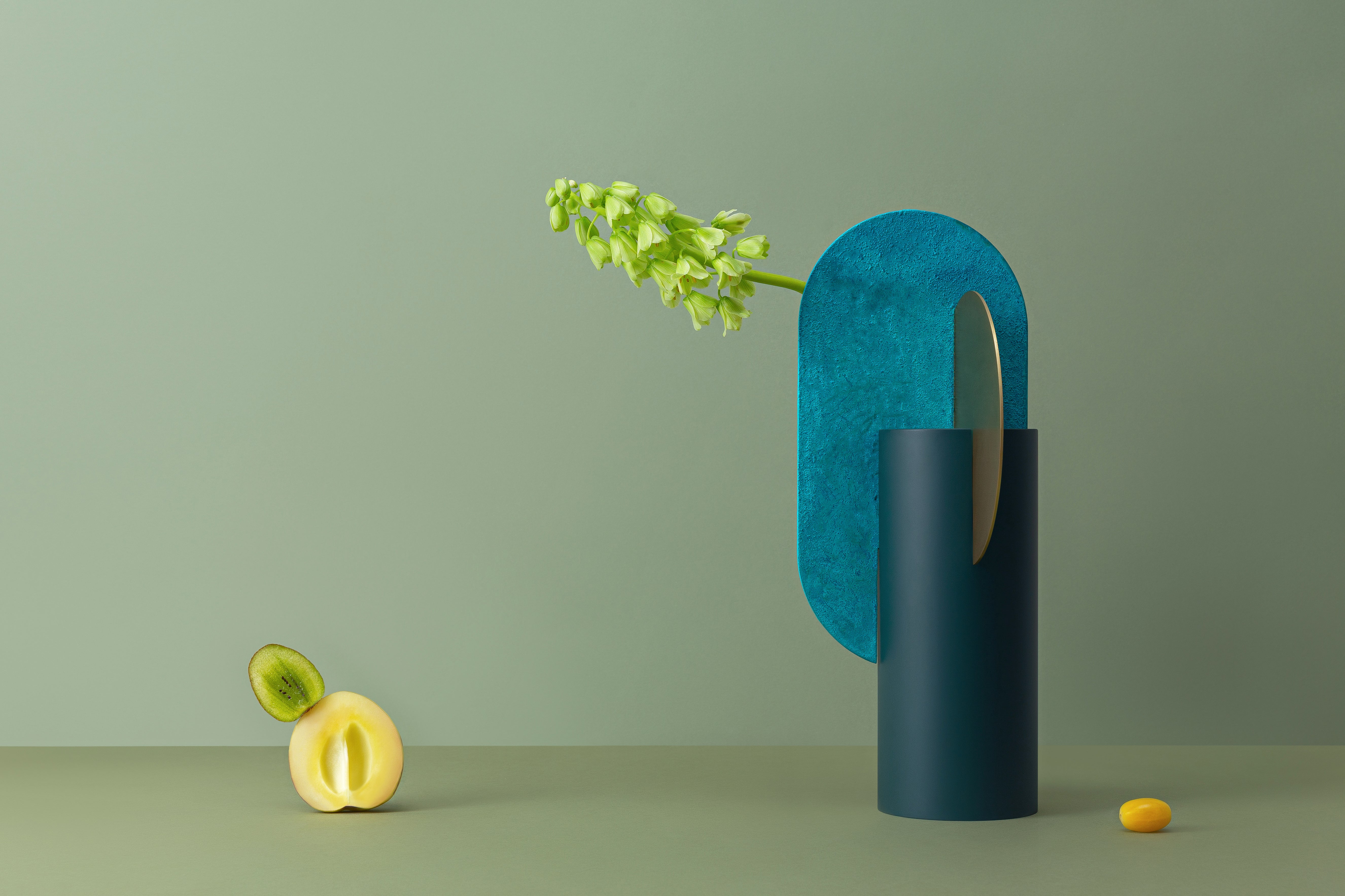 Vase YERMILOV - NUMMERIERTE EDITION grün mit Messing und oxidiertem Kupfer