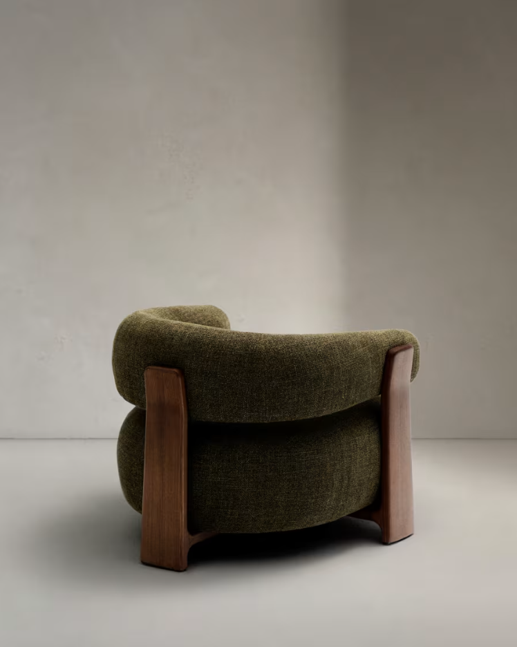 Fotel GRANITE zielony z ciemną jesionową podstawą – Kave Home