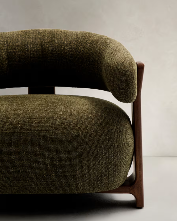 Fotel GRANITE zielony z ciemną jesionową podstawą – Kave Home