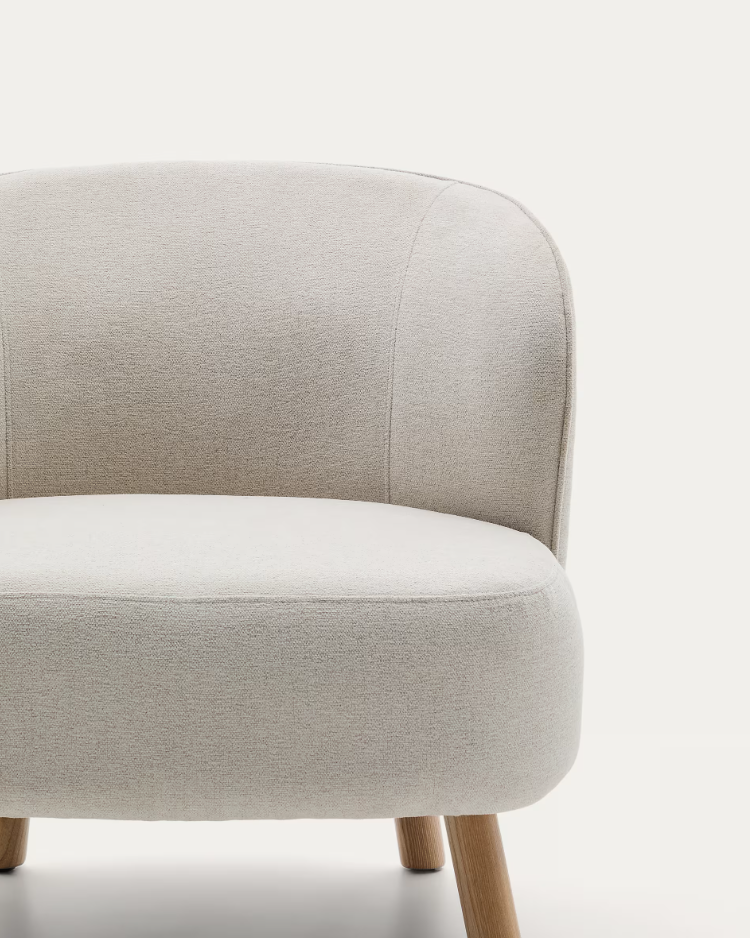 A chair of szenyl street beige