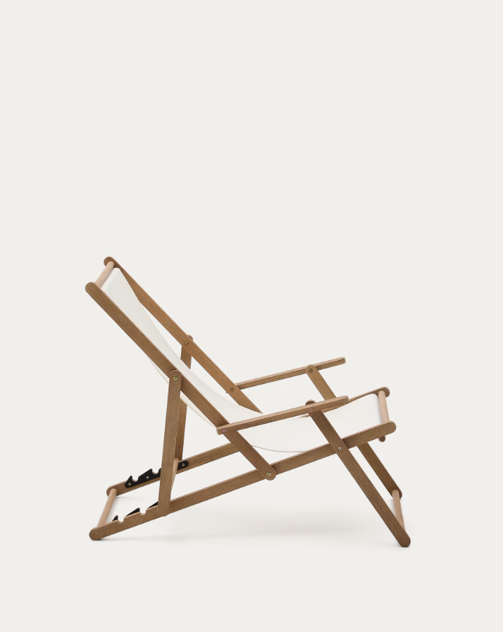 Villara white deckchair with acacia base