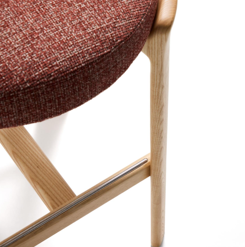 GRANITE roter Chenille-Hocker mit Eschengestell