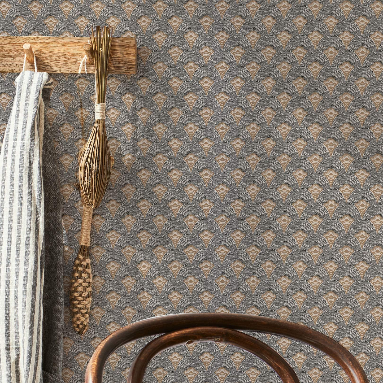 Struktur-Tapete mit abstraktem Fächer-Muster ADENIUM - MORDORE grau mit Gold