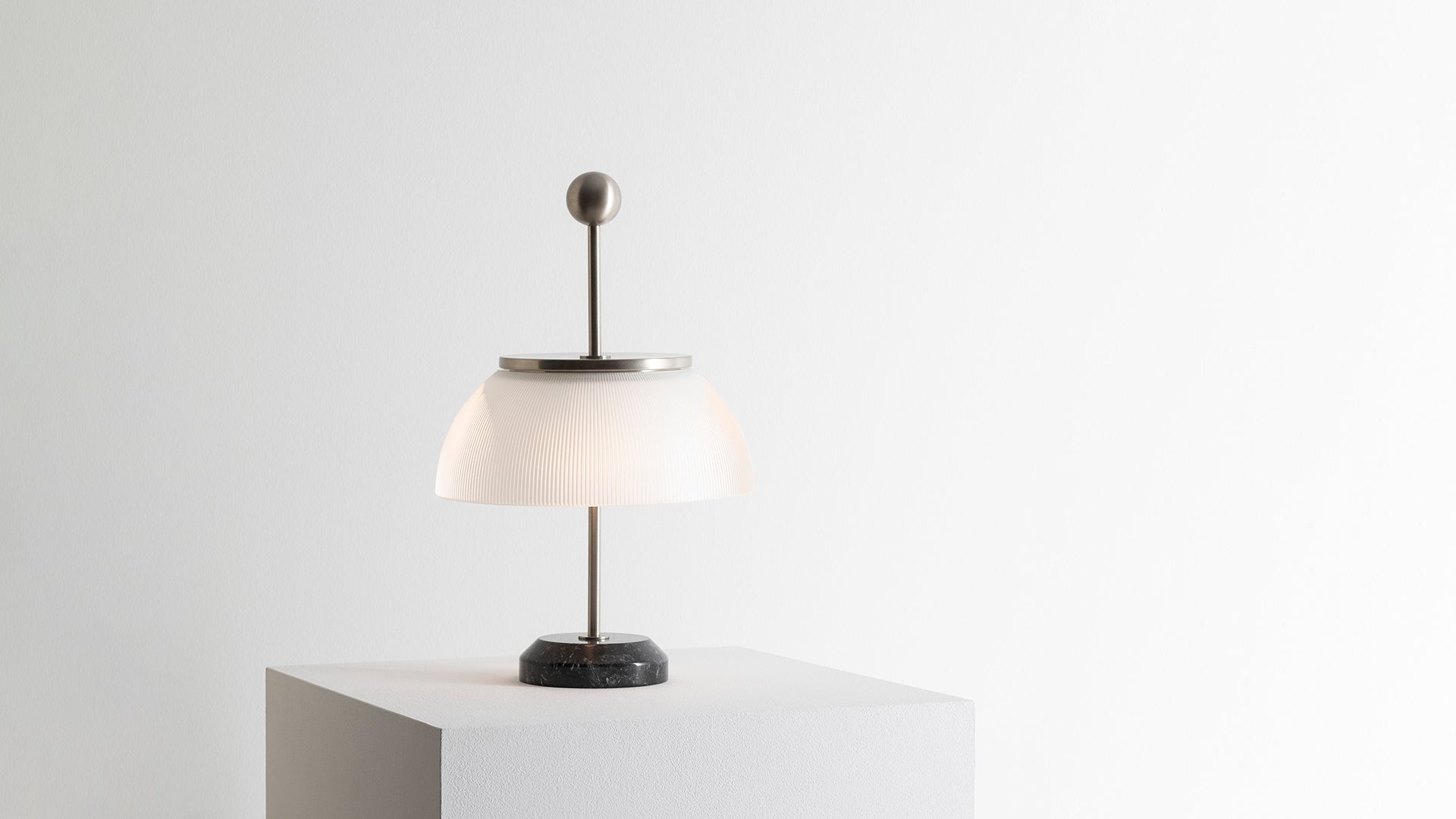 Tischlampe ALFA weiß mit Marmorsockel