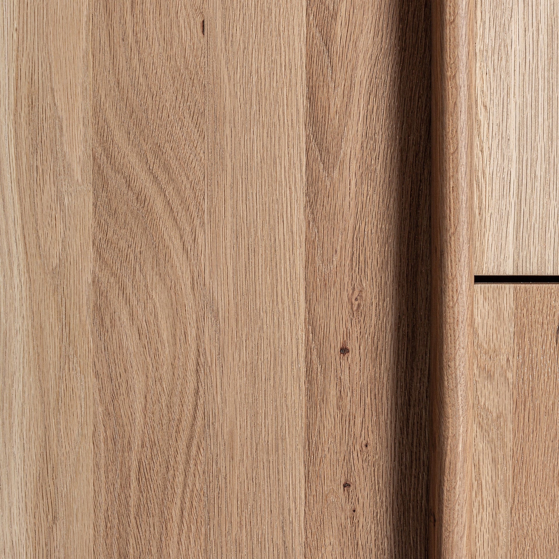 NARA Legged Chest of Drawers in Oak Wood with Marble Top