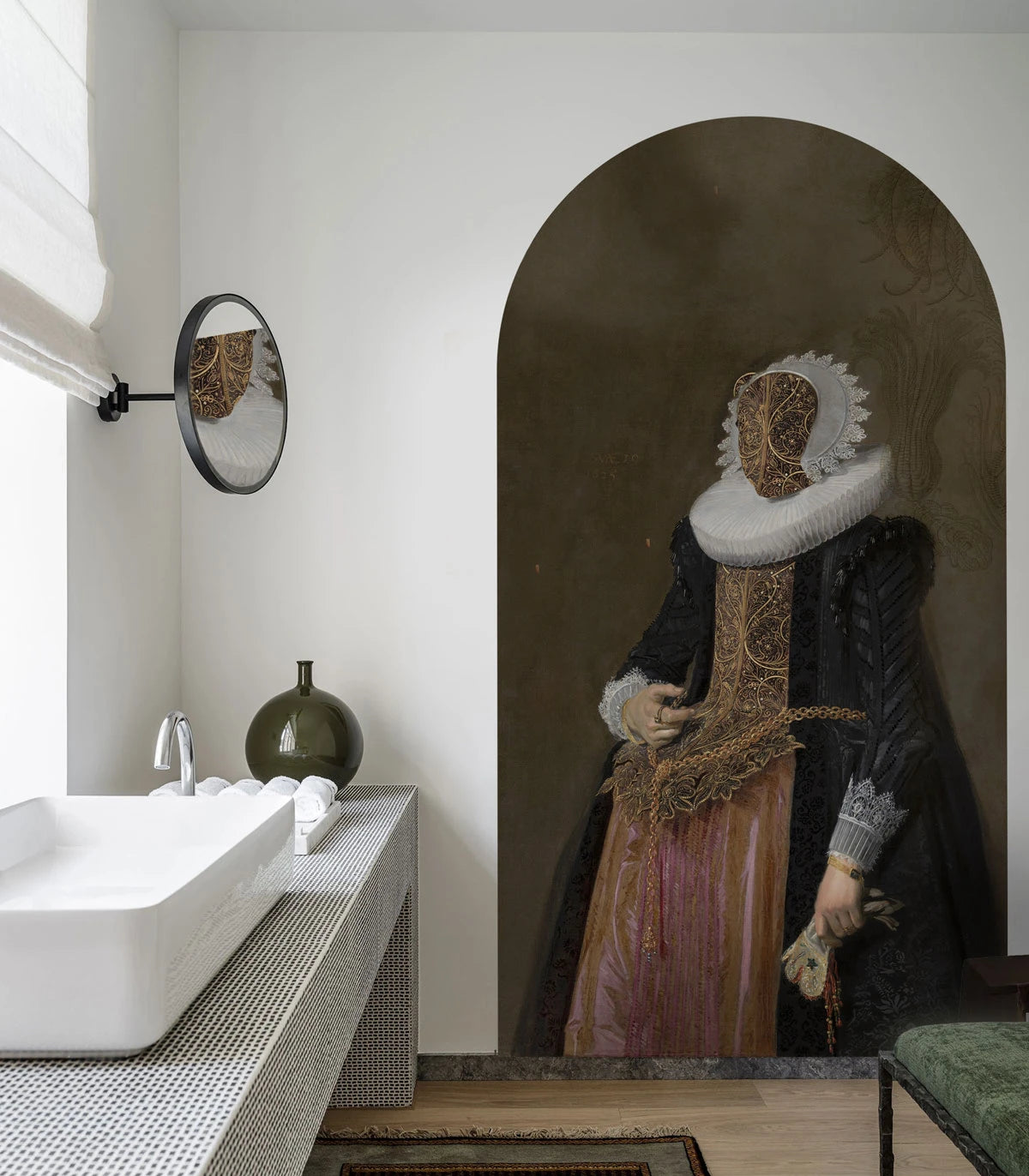 Bogenförmiges Wandbild mit künstlerischem Porträt der BAROCKDAME in Braun