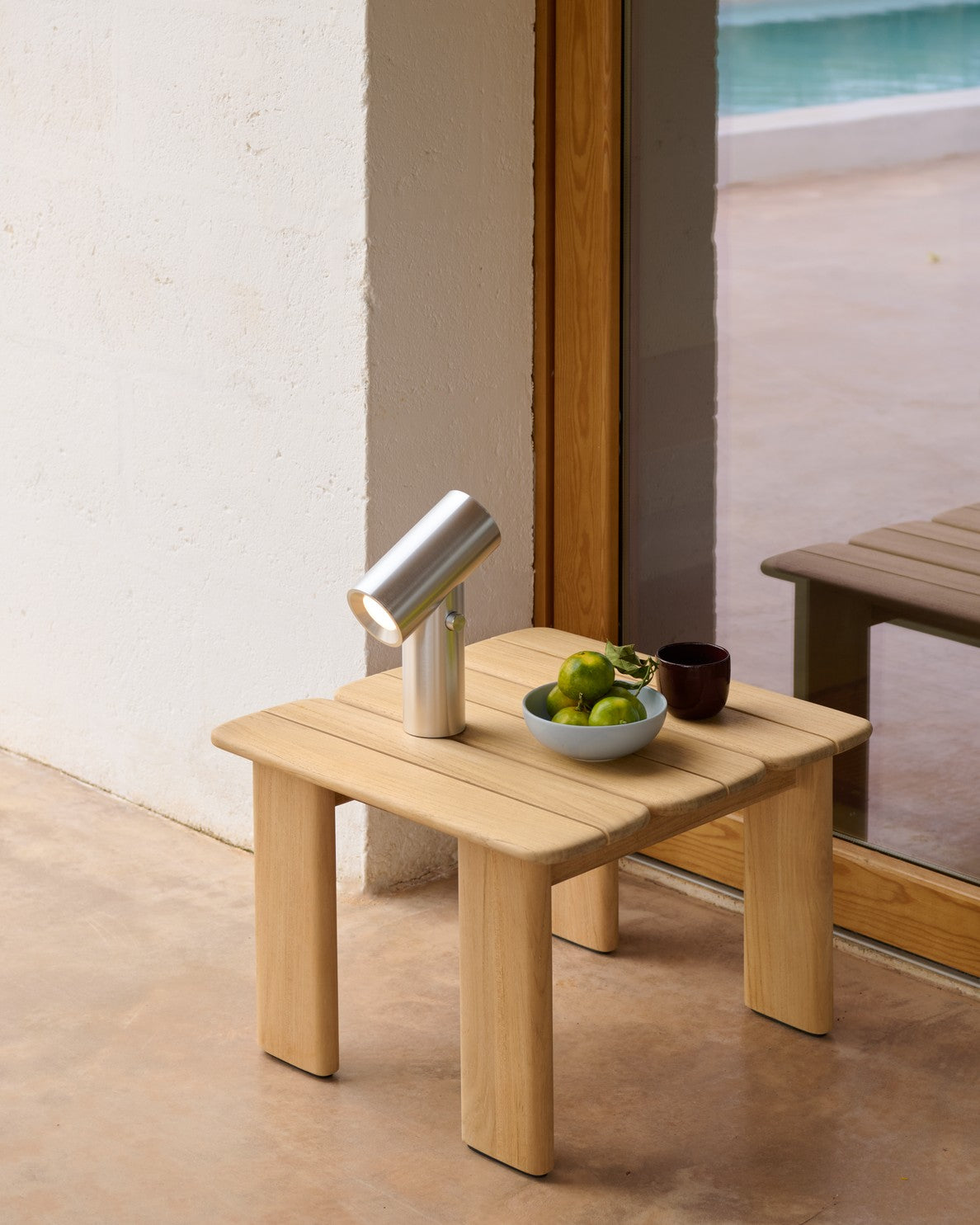 Quadratischer Outdoor-Couchtisch ASSEMBLE aus Teakholz