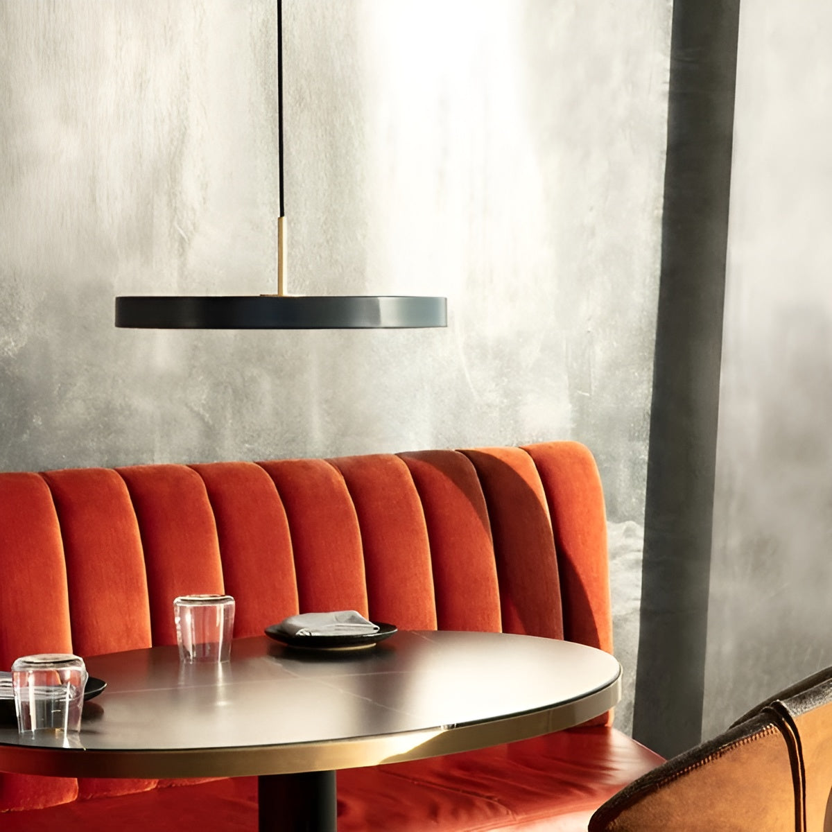 ASTERIA PLUS pendant lamp in anthracite with a gold insert