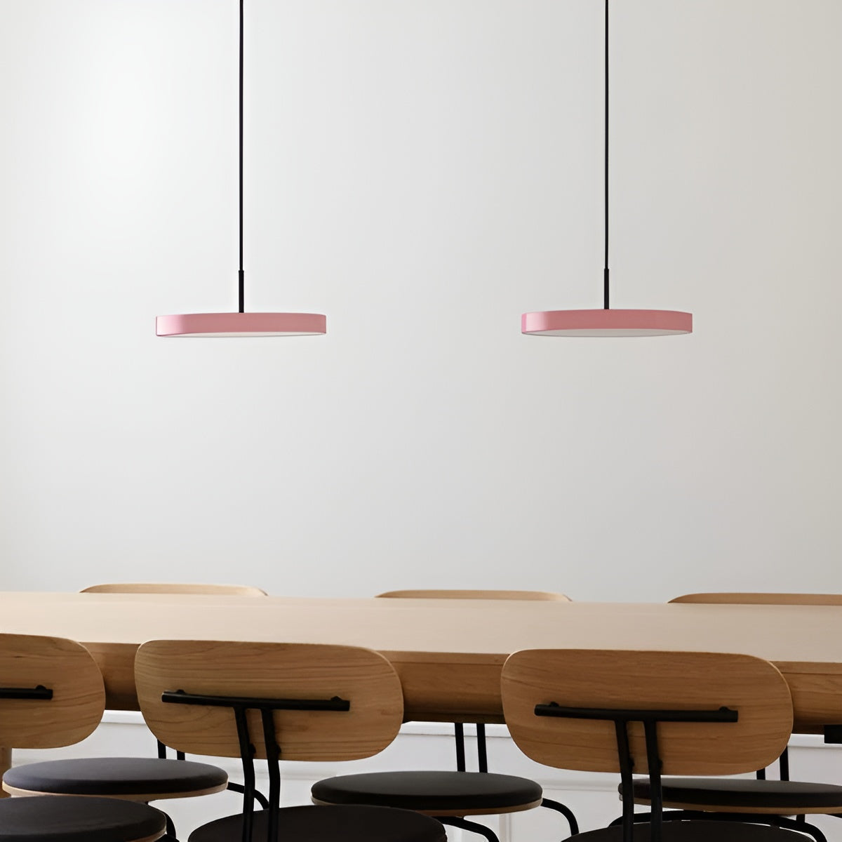 ASTERIA PLUS pendant lamp in light pink with black insert