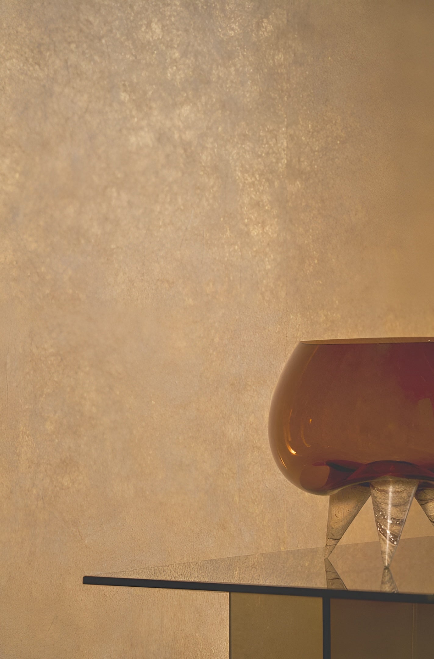 Strukturierte, metallische Textiltapete mit Falten OXEA - DORÉ Gold