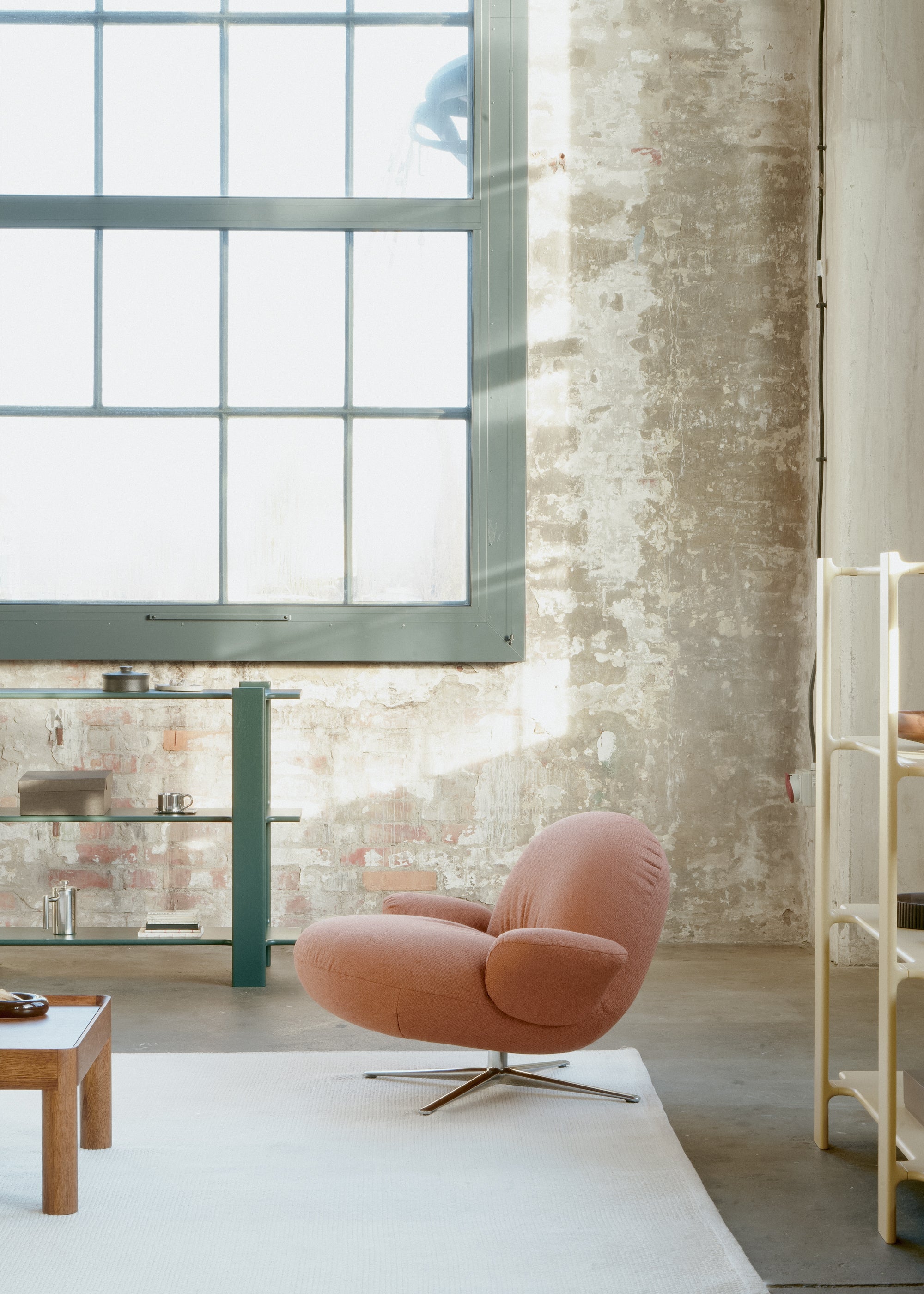 BAOZA Armchair in Rust with Aluminum Base