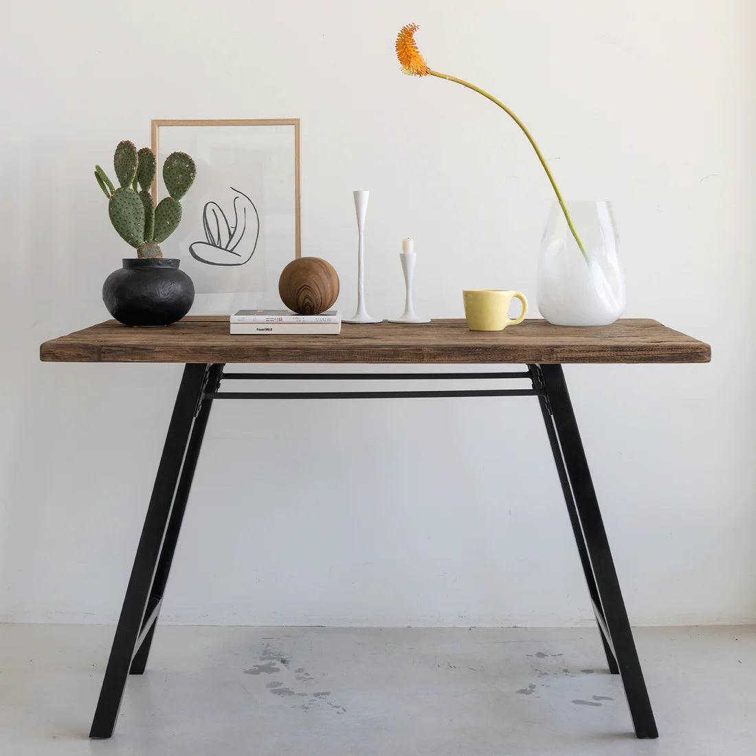 Biurko UNC drewno z recyklingu Urban Nature Culture    Eye on Design