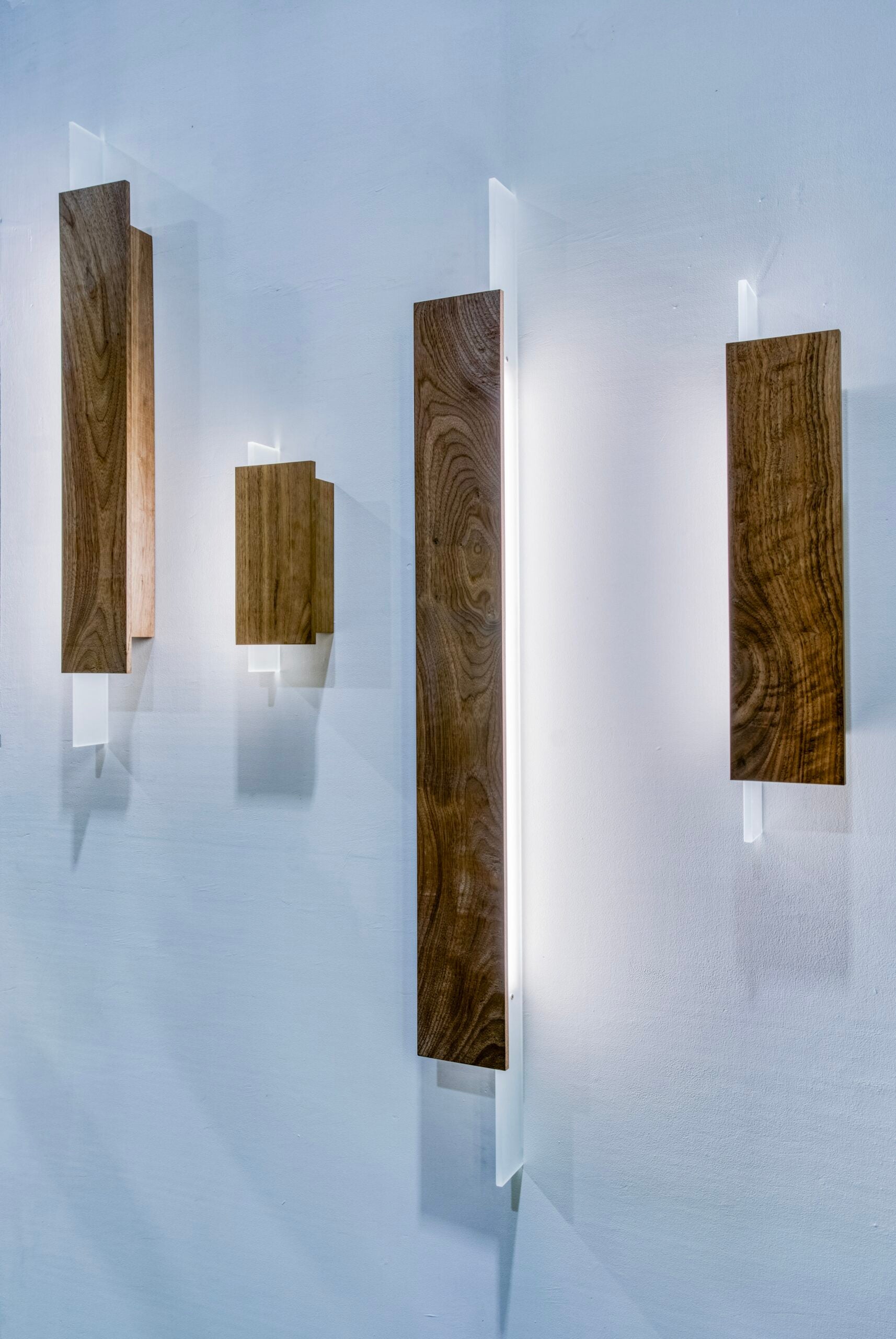 BLAZE wall lamp walnut wood