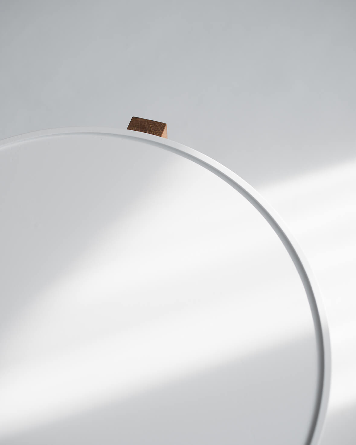 BONTRI table with a white top and wooden base