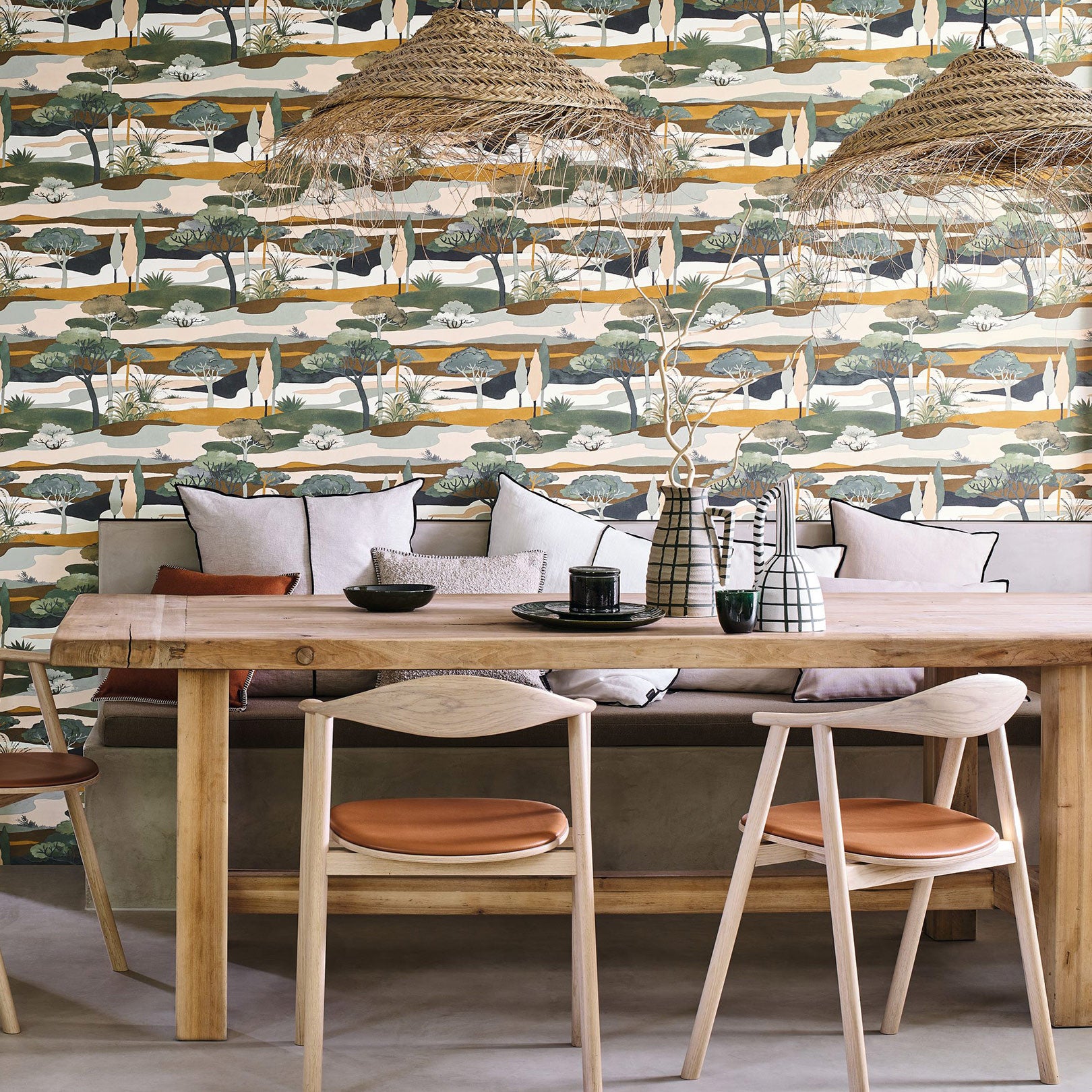 Tapete mit Landschaftsdesign und Pflanzenmotiv CAP FERRET - CYPRÈS/OCRE grün mit braun