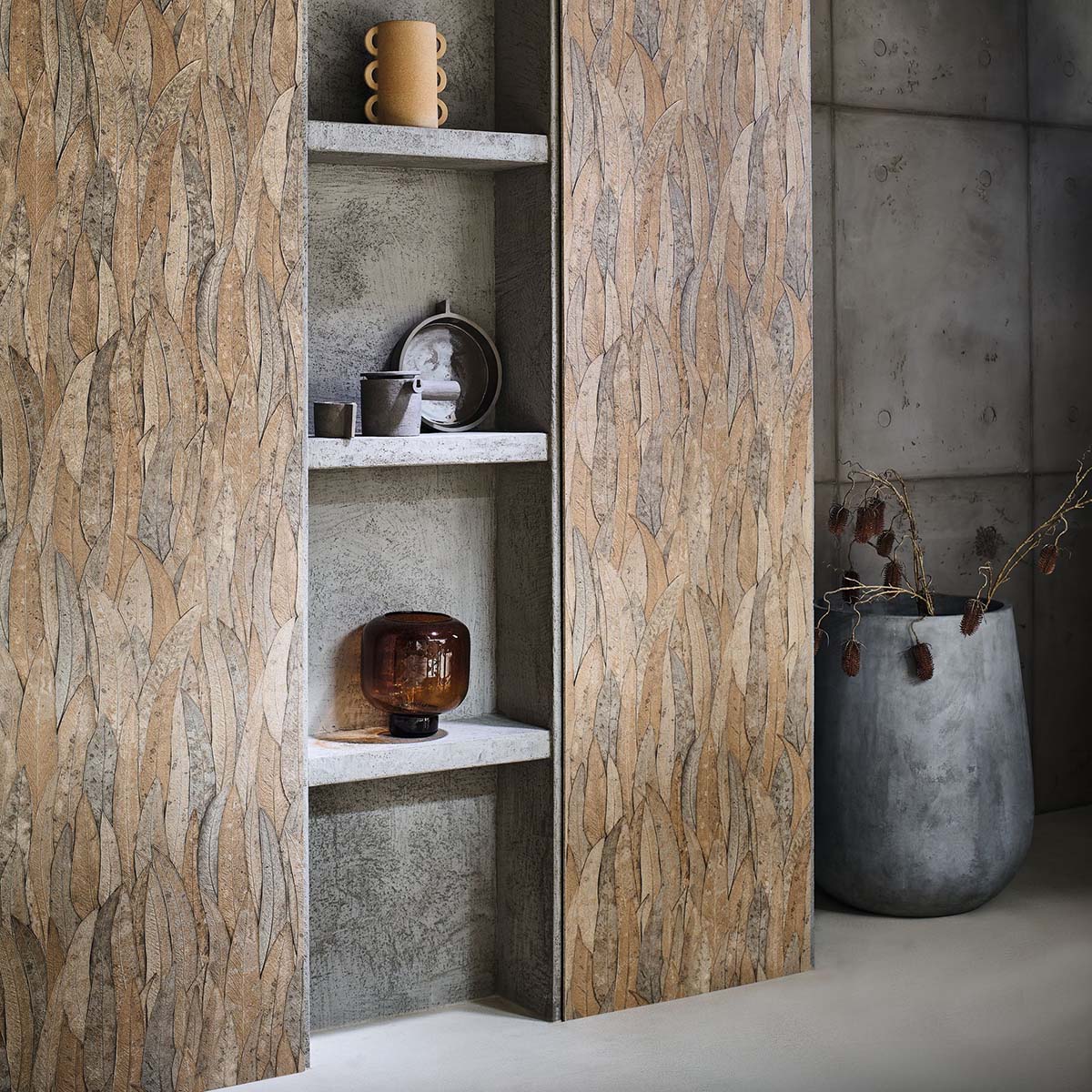 Structural wallpaper with a eucalyptus leaf design NELUWA - IVORY