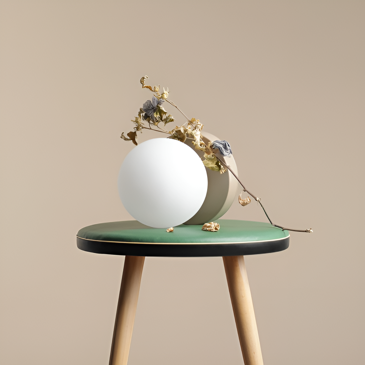 Ball beige table lamp