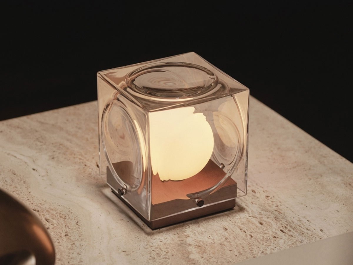 Tragbare Lampe CHANT mit gläsernem Schirm und goldenem Fuß