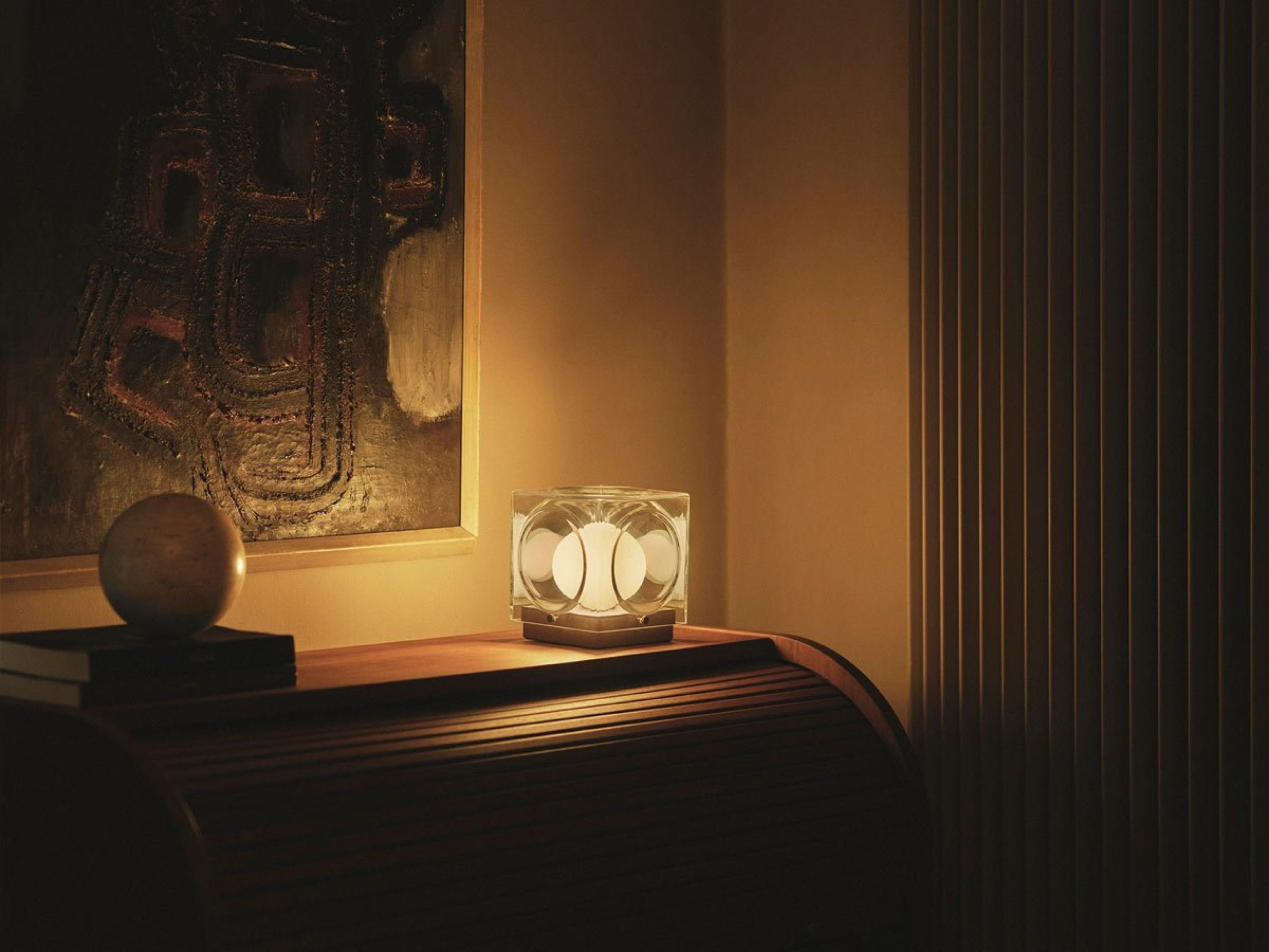 Tragbare Lampe CHANT mit mattem Schirm und silbernem Fuß