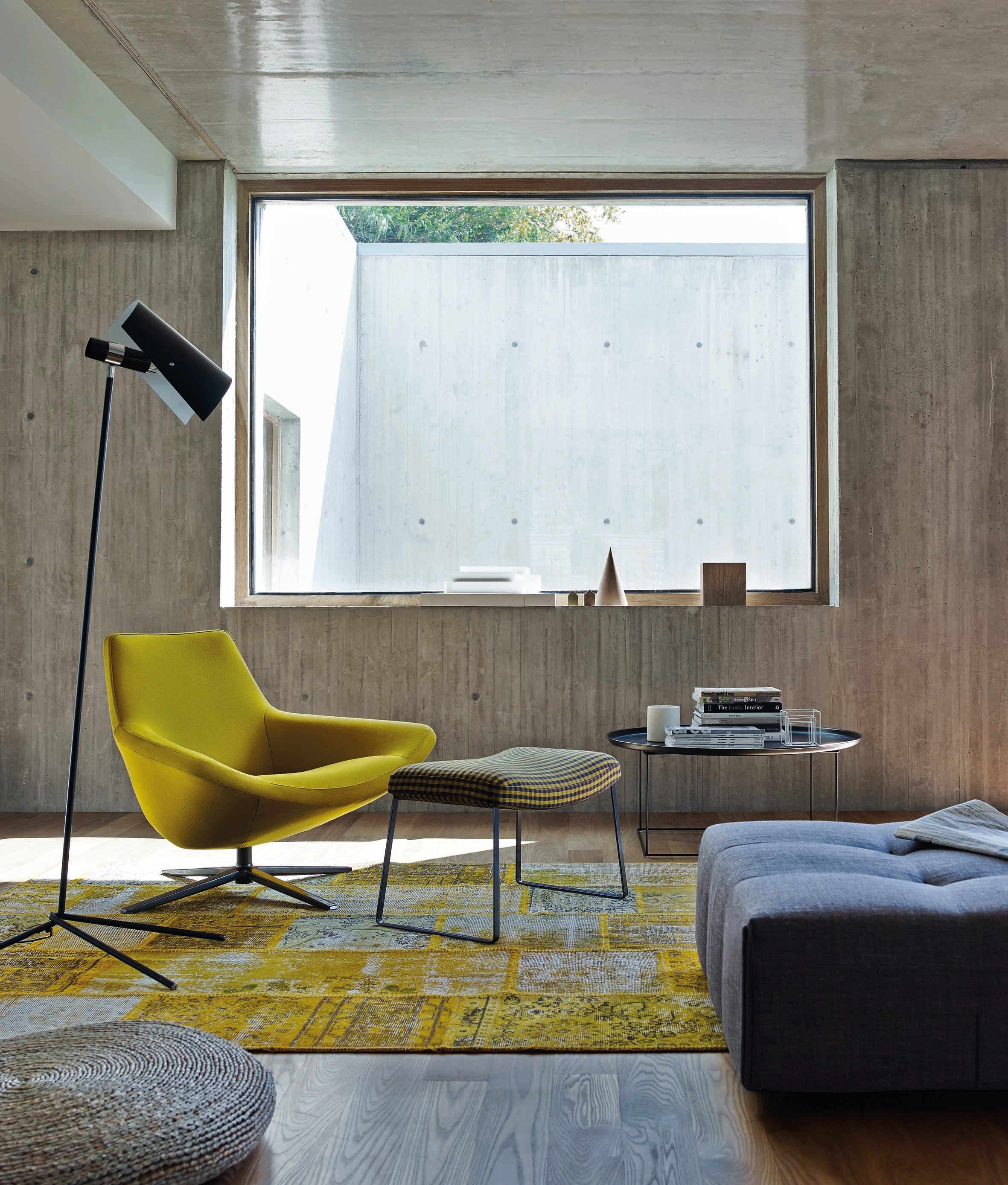 CLARITAS black reading floor lamp