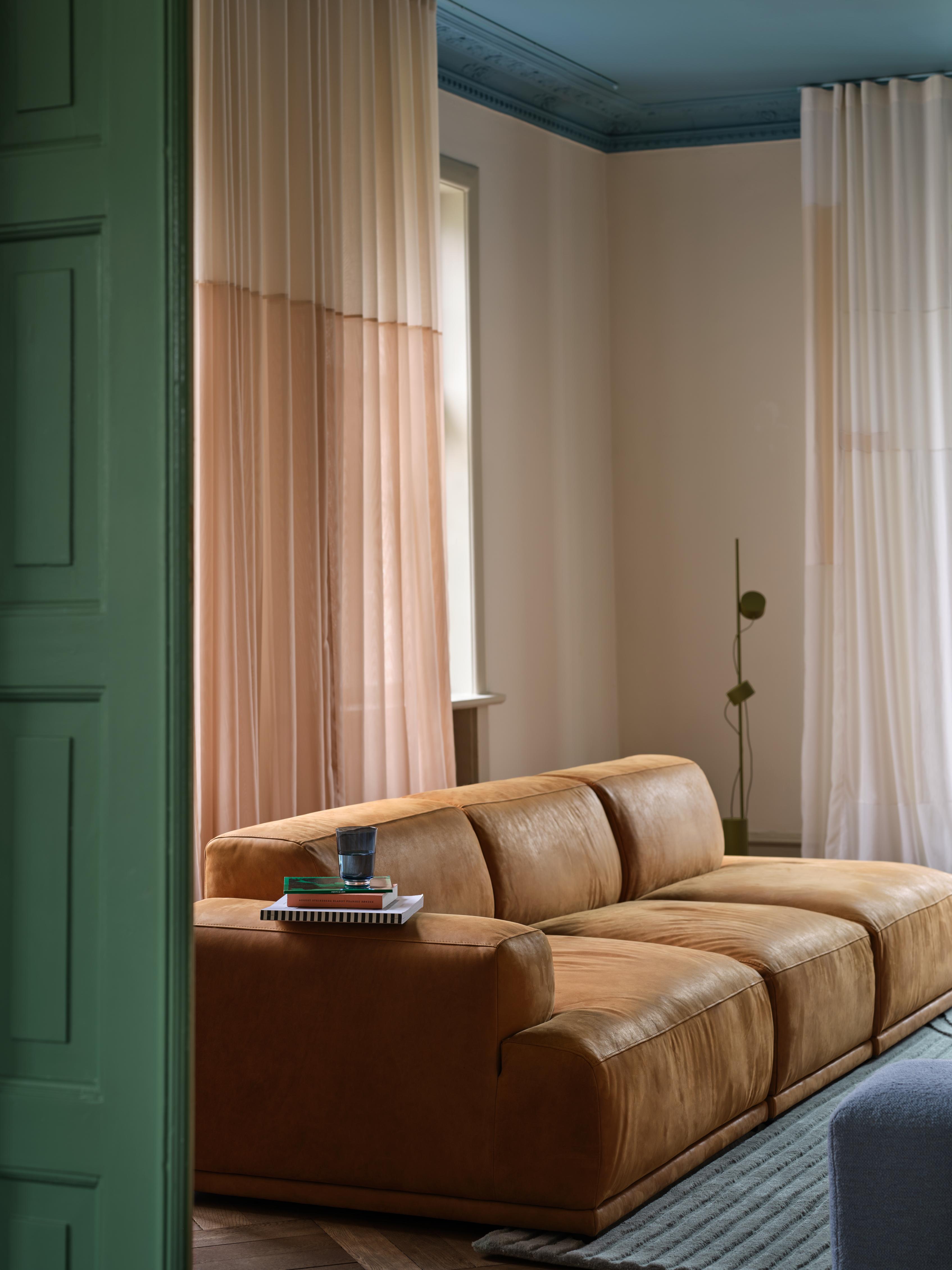 POST Floor Lamp Black