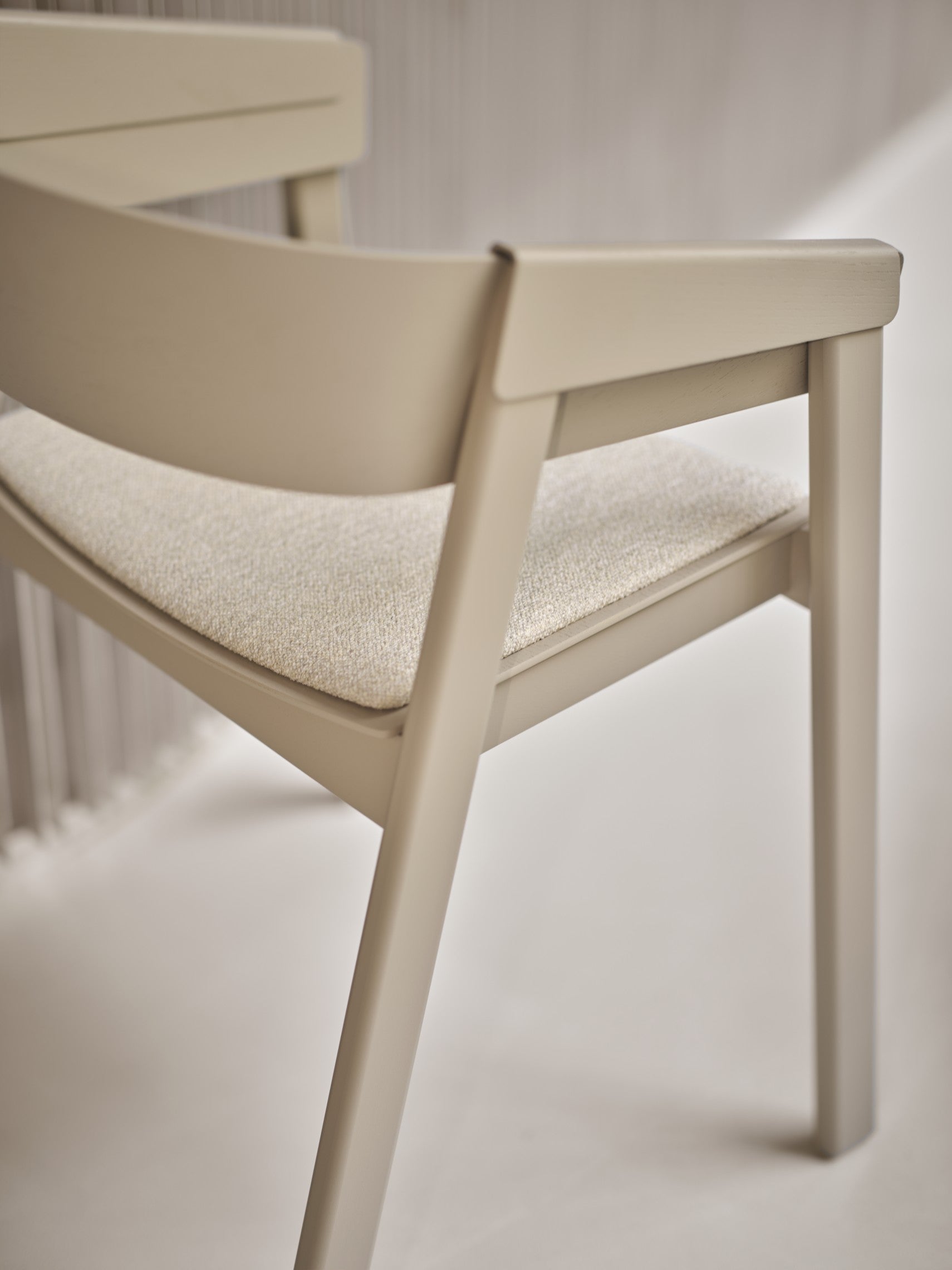 COVER Armchair with Armrests - Customizable with Dark Beige Base