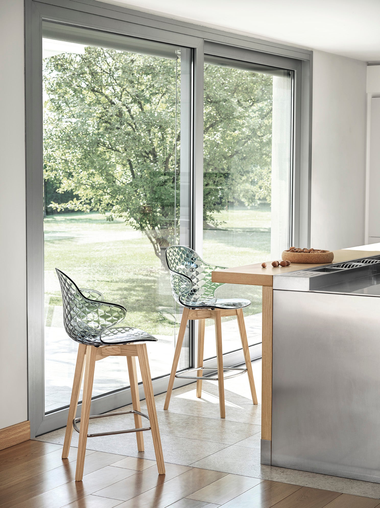 Barhocker SAINT TROPEZ mit braunem Sitz und dunklem Holzgestell