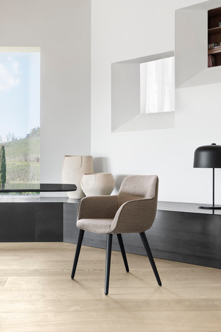 Upholstered COCOON chair with walnut base