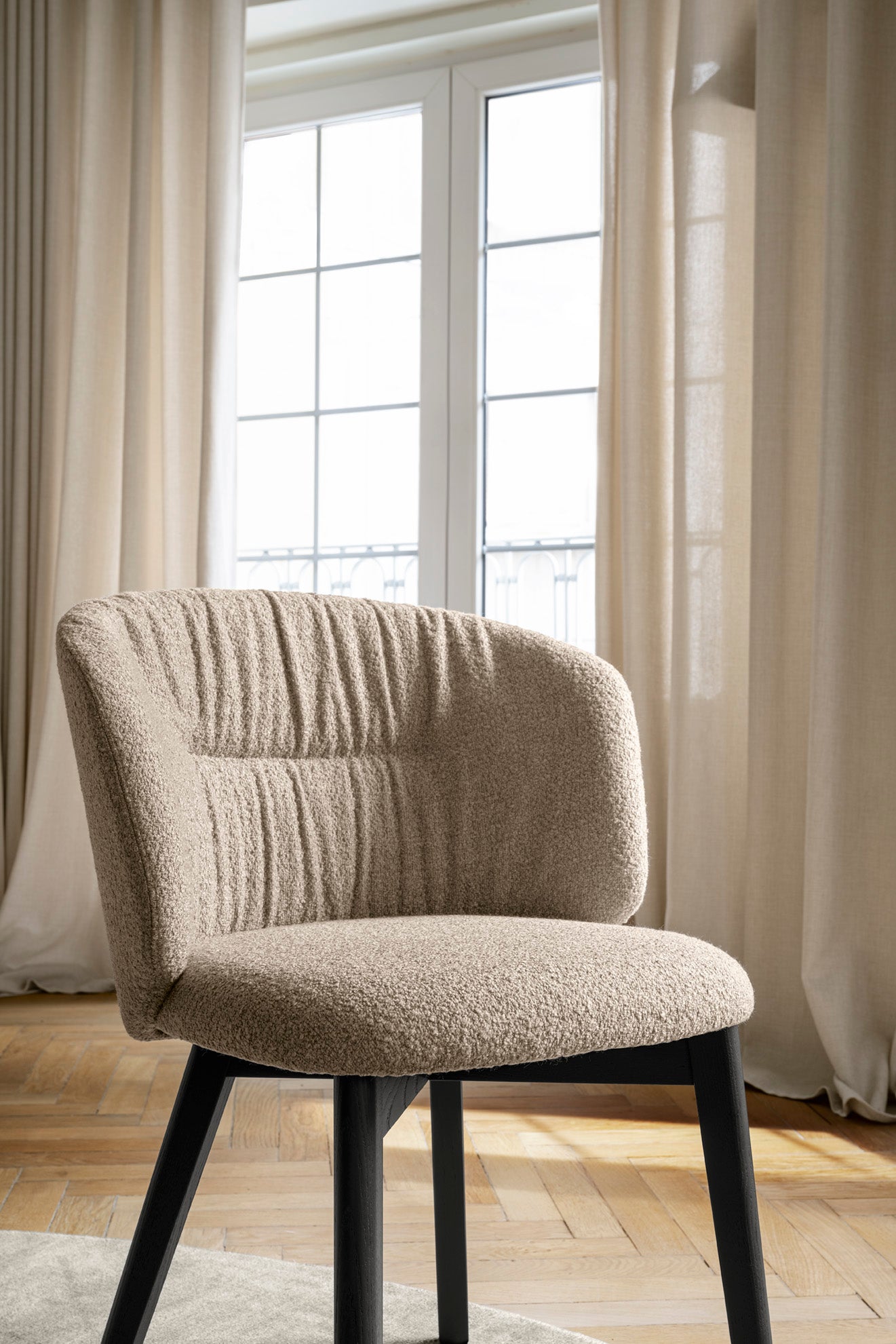 Upholstered SWEEL Chair with Black Wooden Base